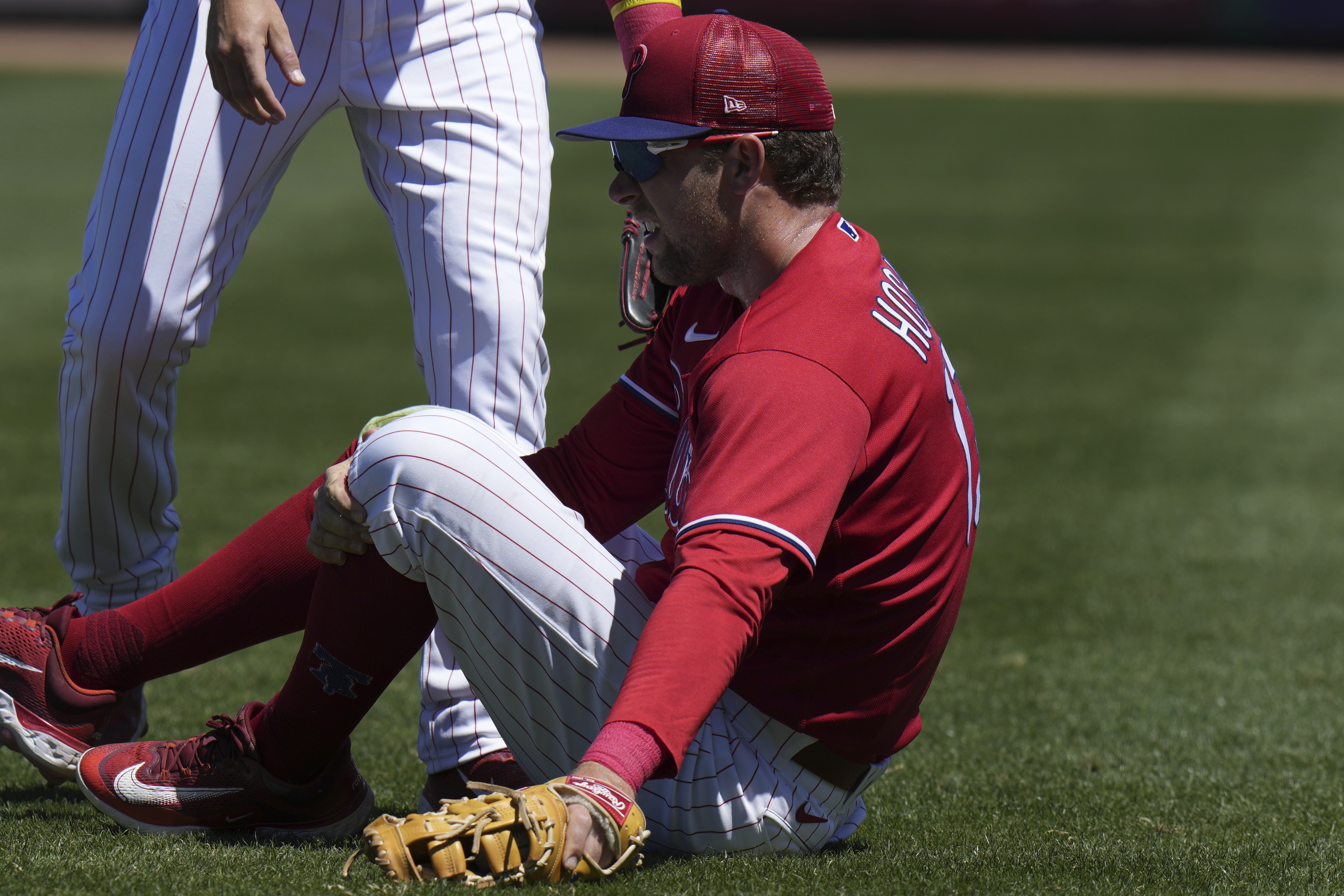 Phillies' injured first baseman Rhys Hoskins remains a long shot to make  postseason roster