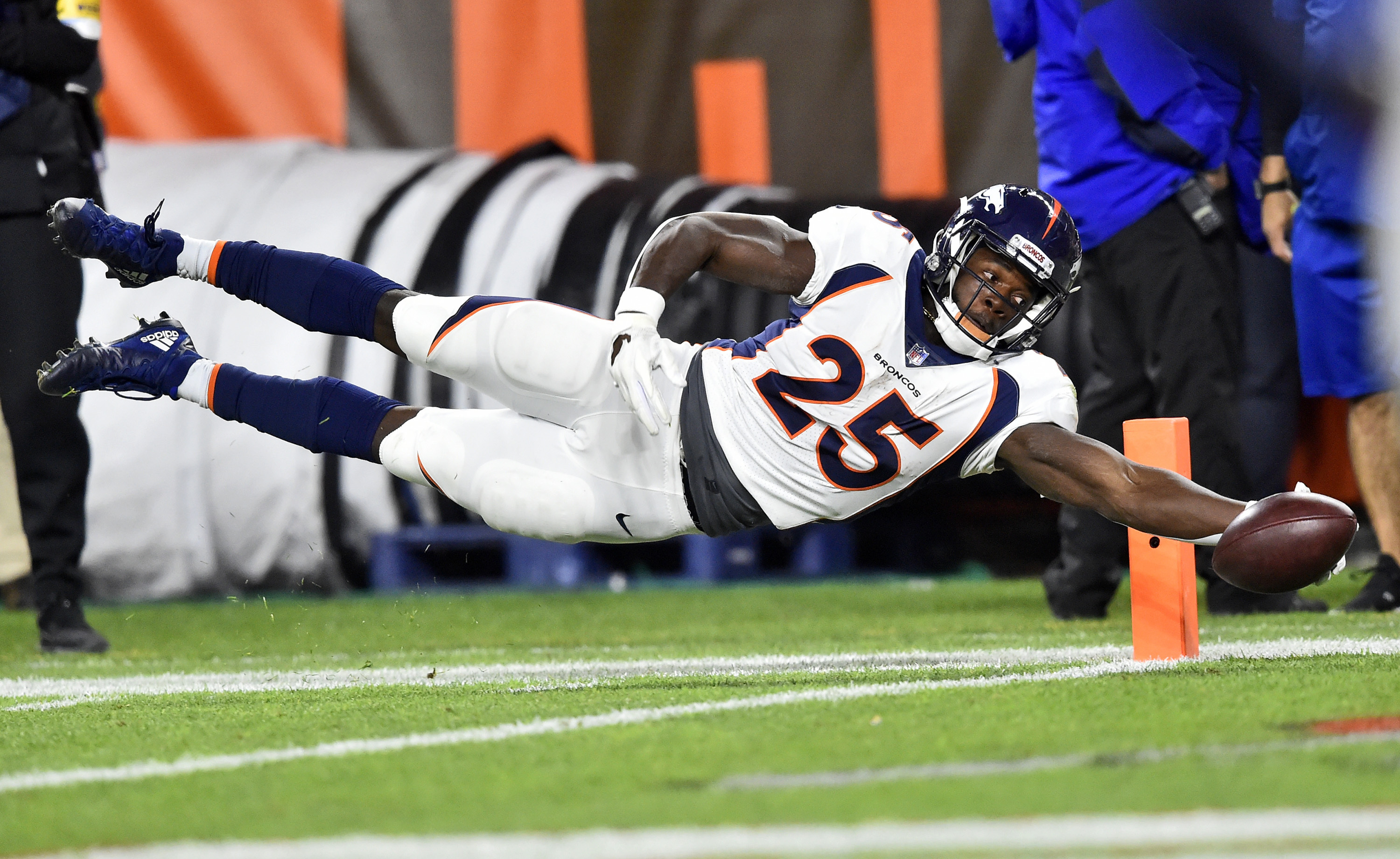 Broncos pass rusher Von Miller leaves Thursday night's game with sprained  ankle