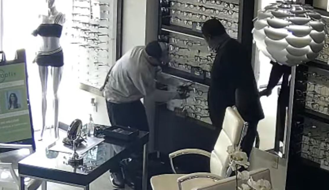 VIDEO: Robbers on the run after snatching designer glasses, cash