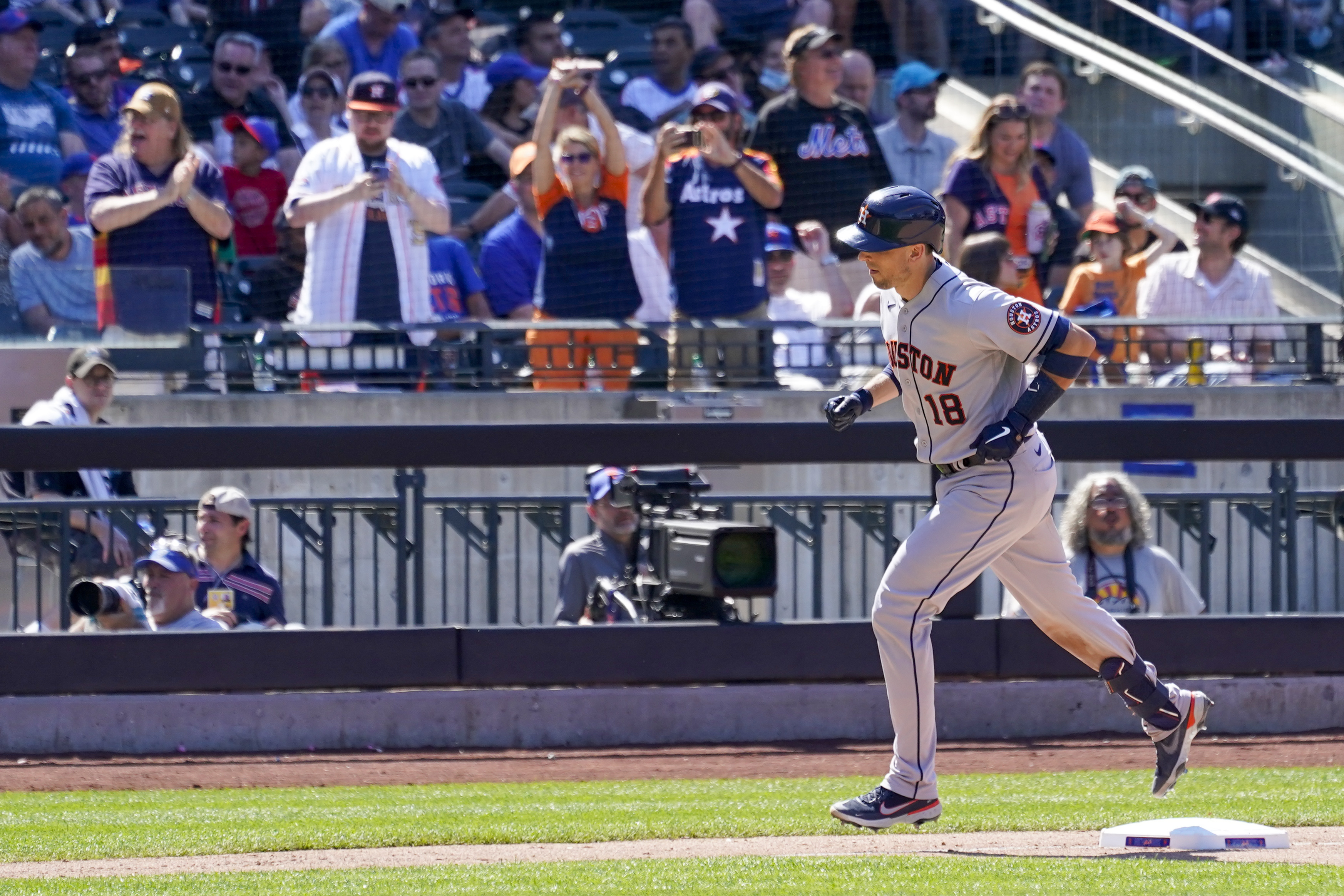 Astros' Jason Castro dealing with strained oblique