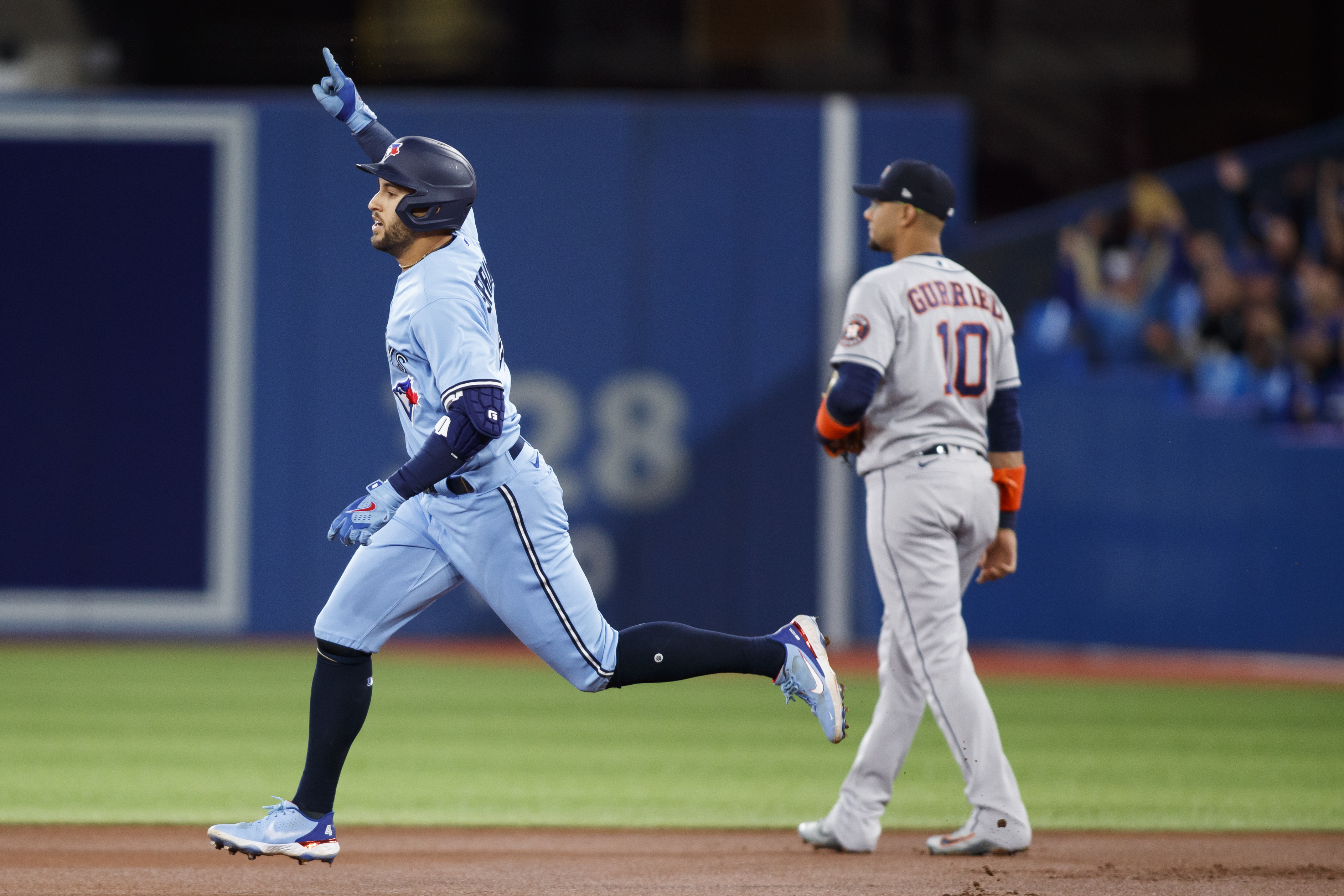 Blue Jays' George Springer rips leadoff homer in first at-bat against  Astros in Houston