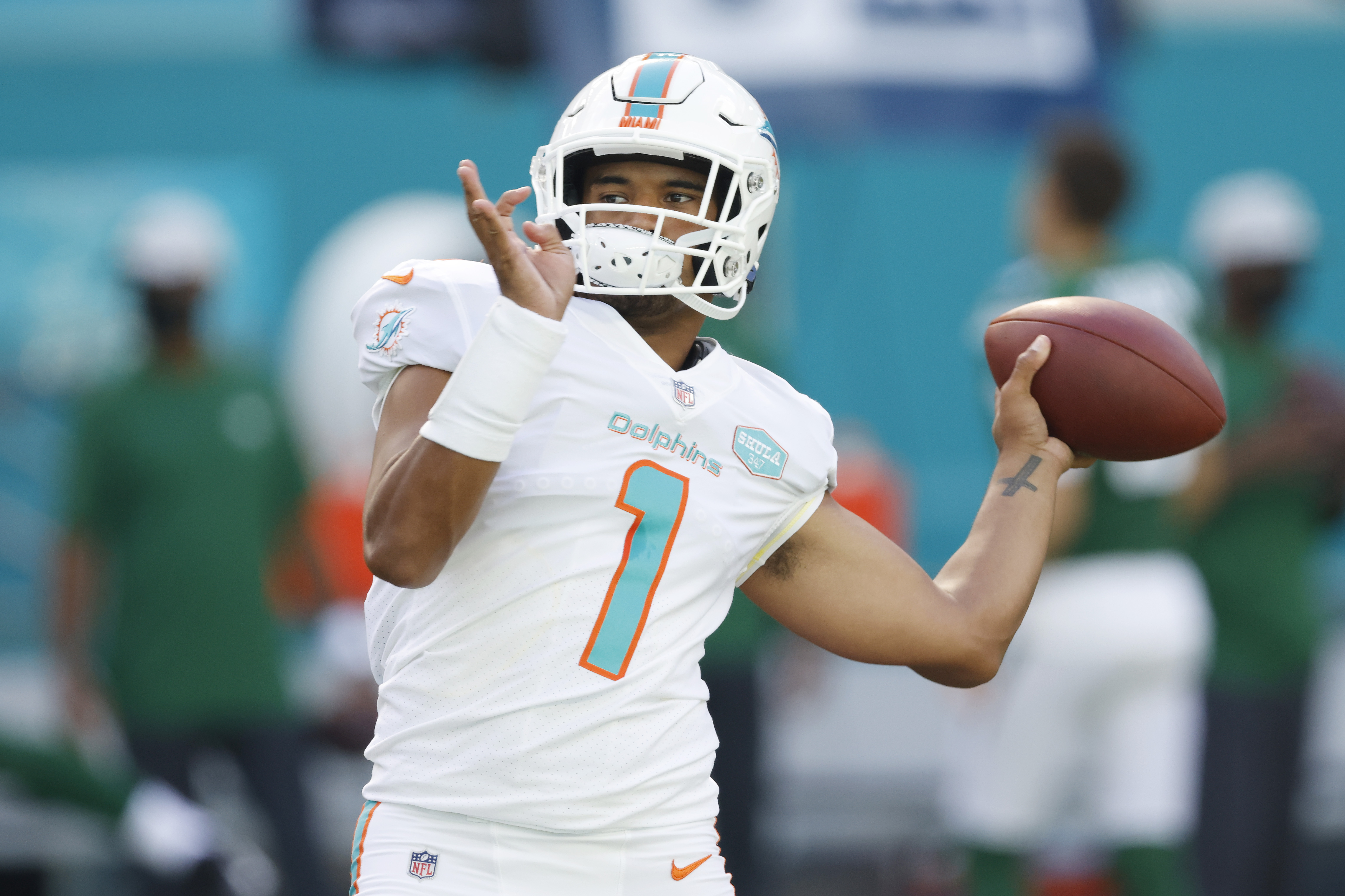 Dolphins turn up heat on Jets and embattled Gase, 24-0