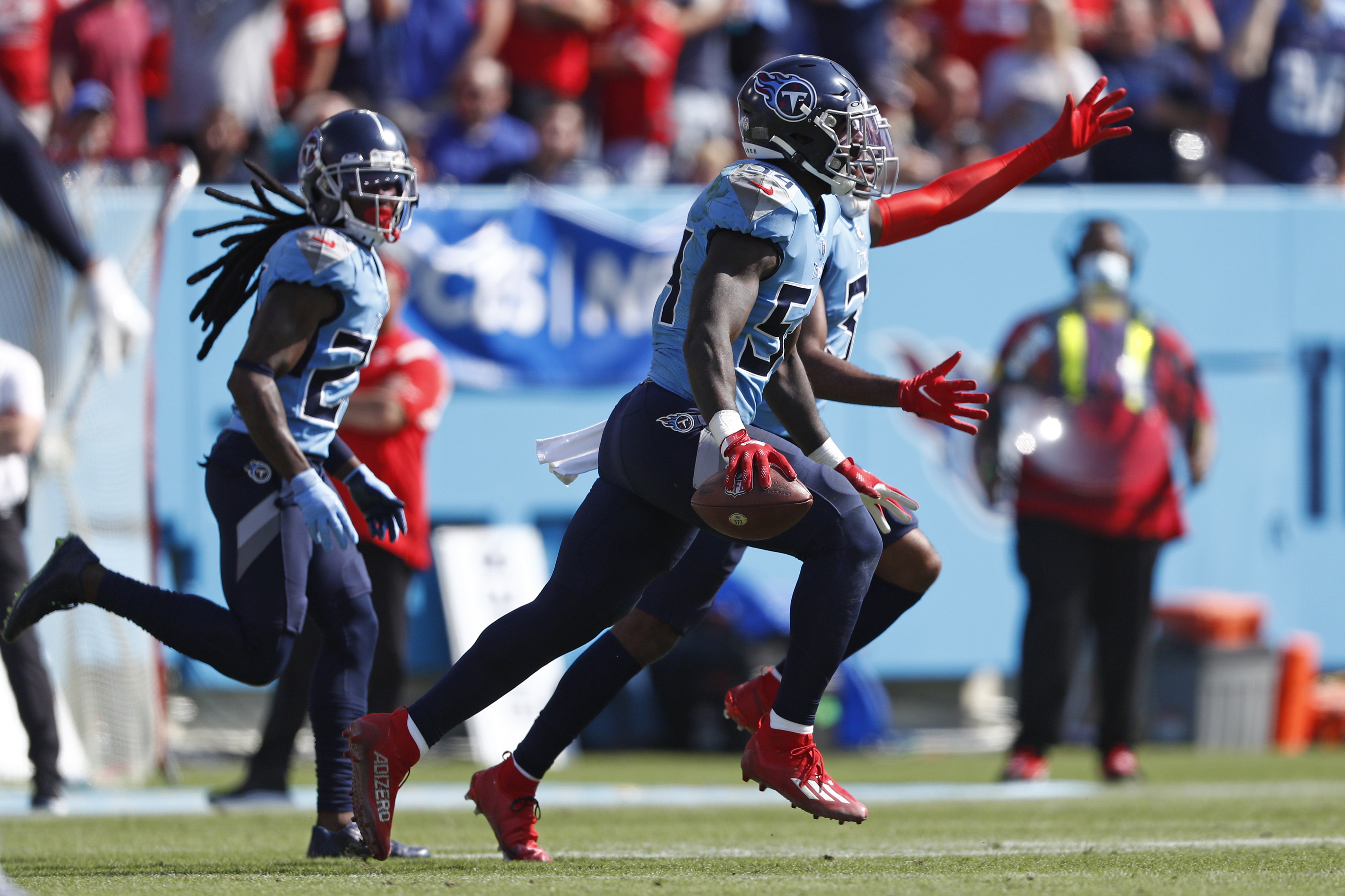 Titans rout Chiefs 27-3