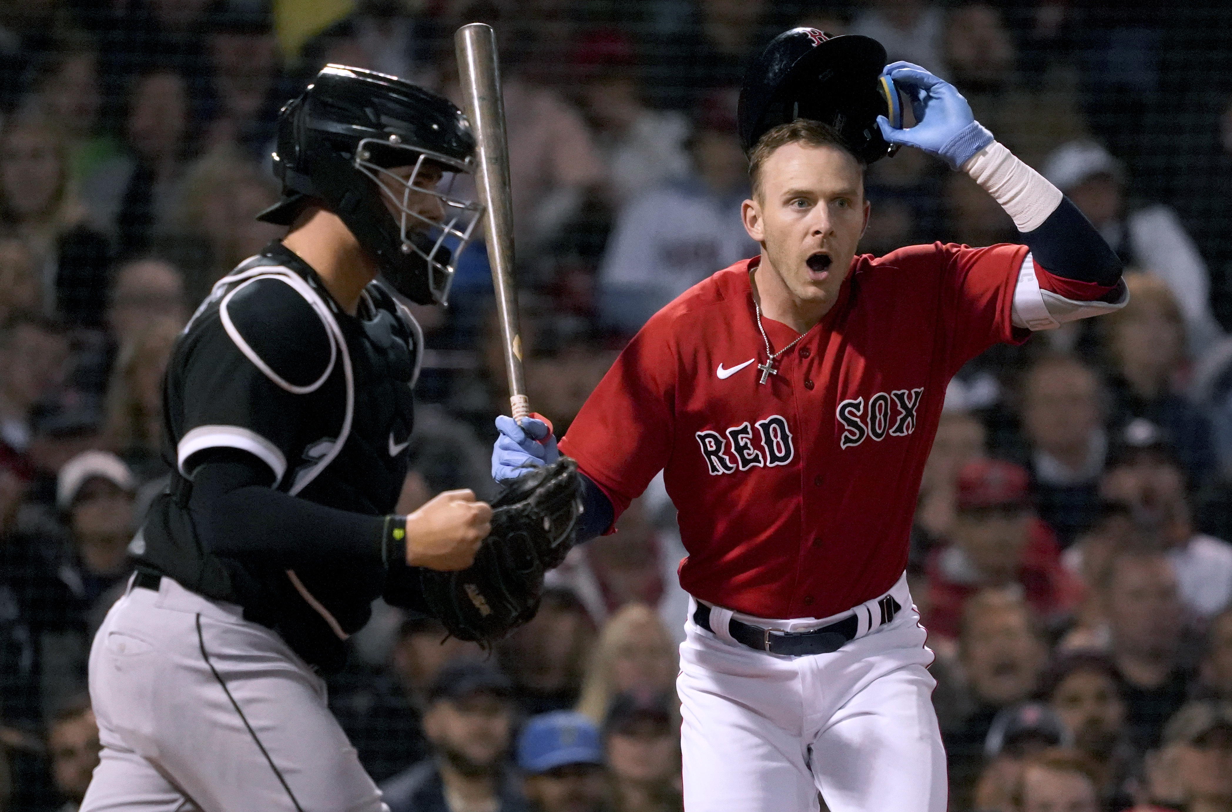 McGuire's safety squeeze with bases loaded lifts Red Sox over Diamondbacks  2-1
