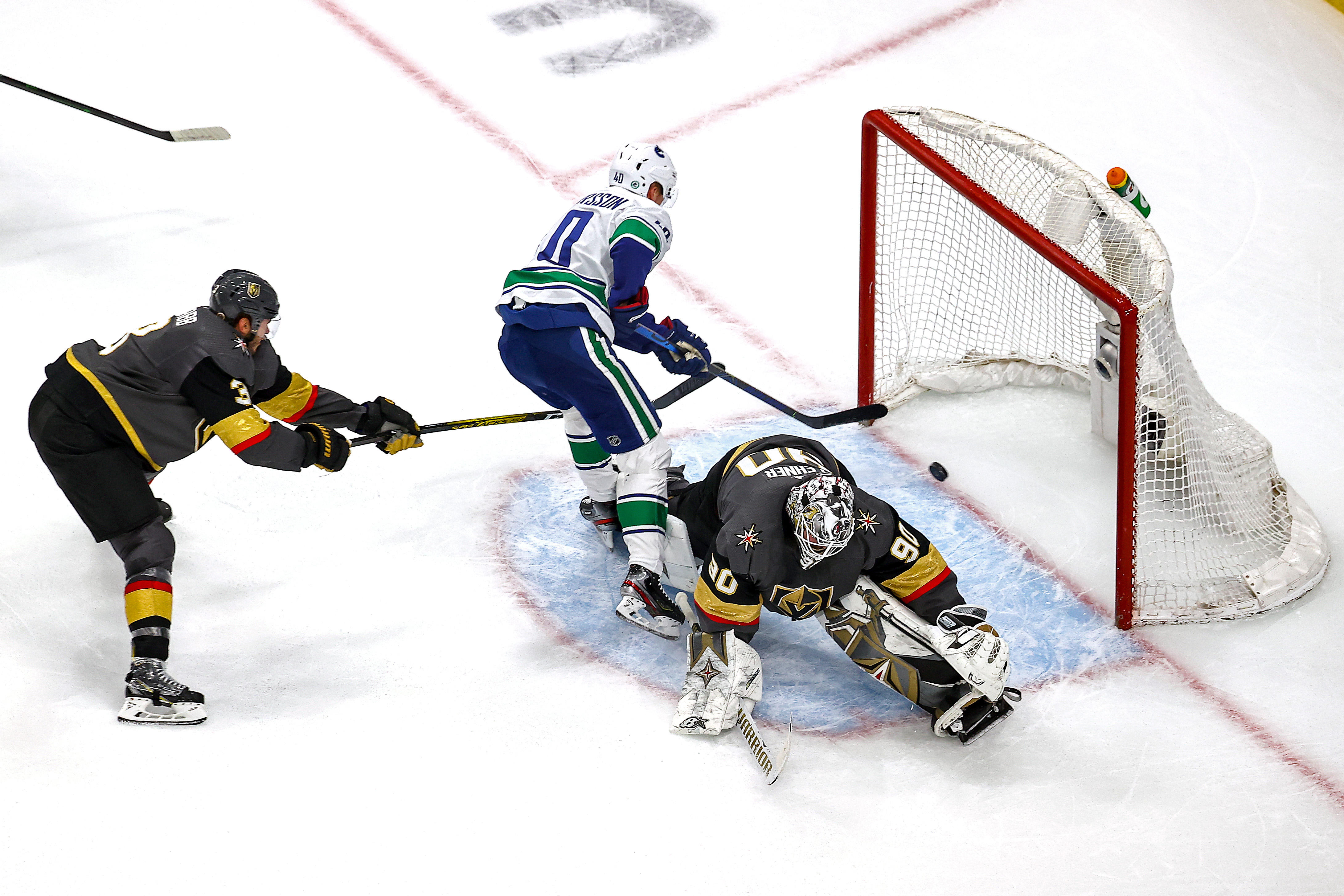 Elias Pettersson of the Vancouver Canucks celebrates a goal by News  Photo - Getty Images