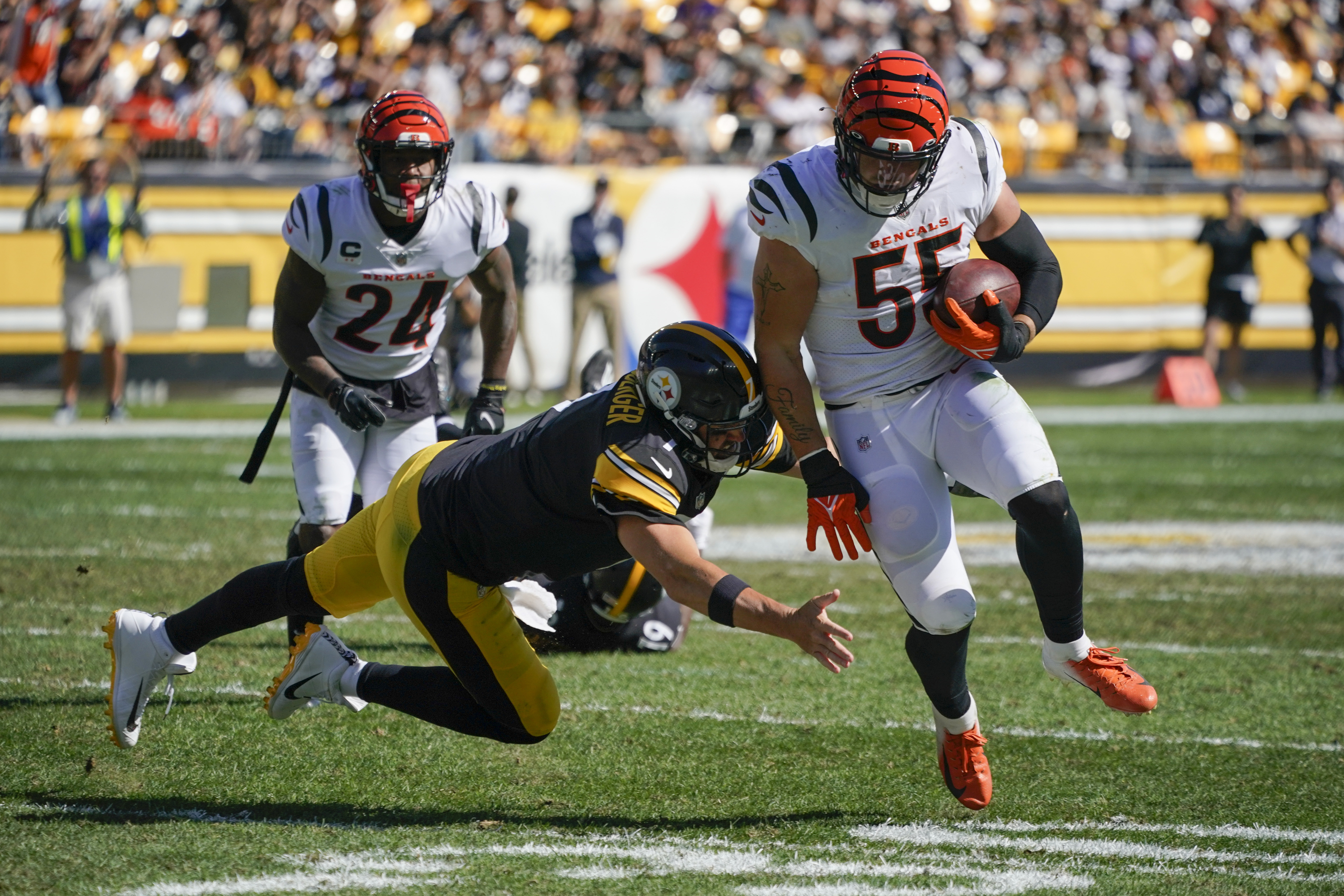 Burrow throws 3 TDs, Bengals drop listless Steelers 24-10