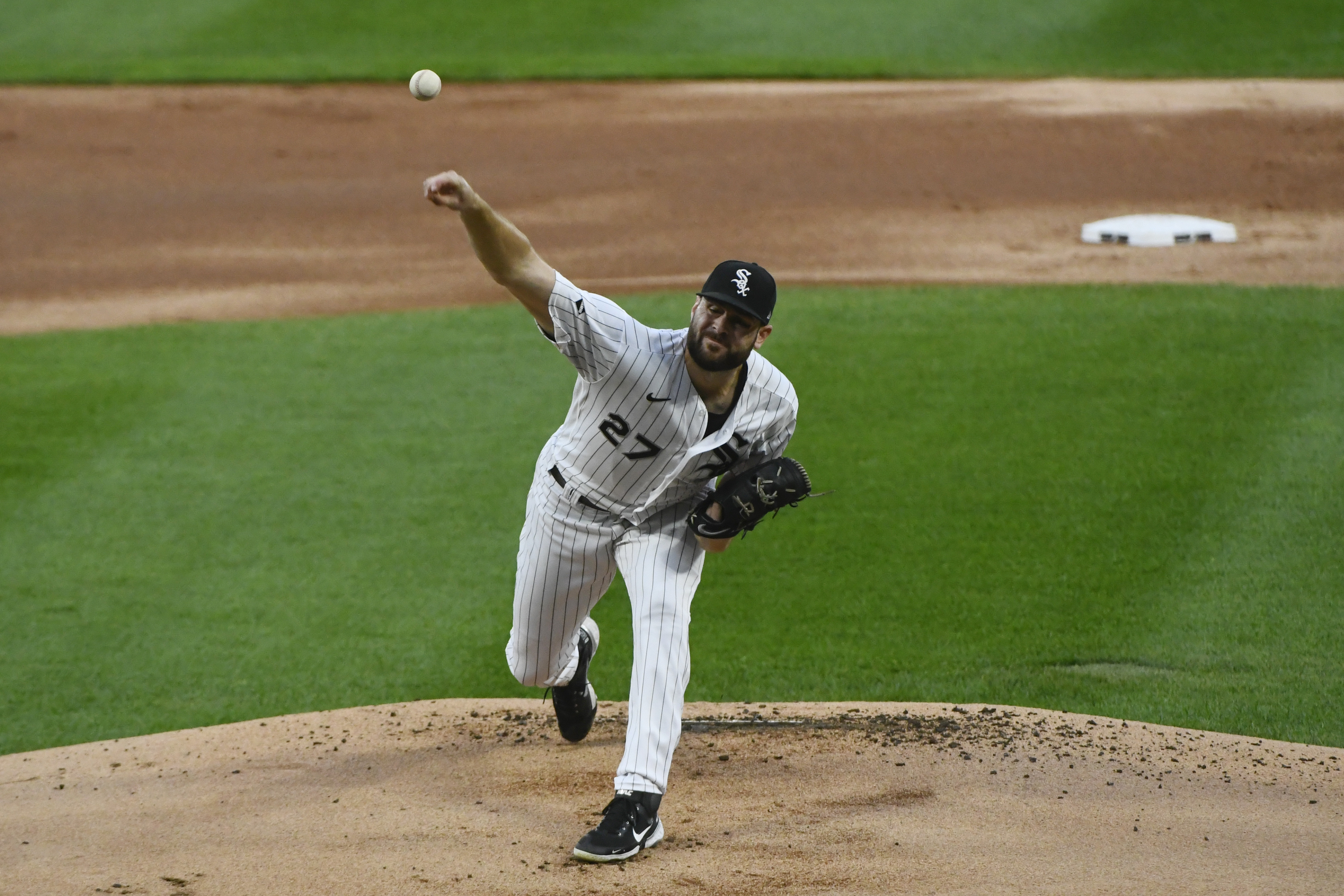 White Sox pitcher Lucas Giolito throws no-hitter vs. Pirates