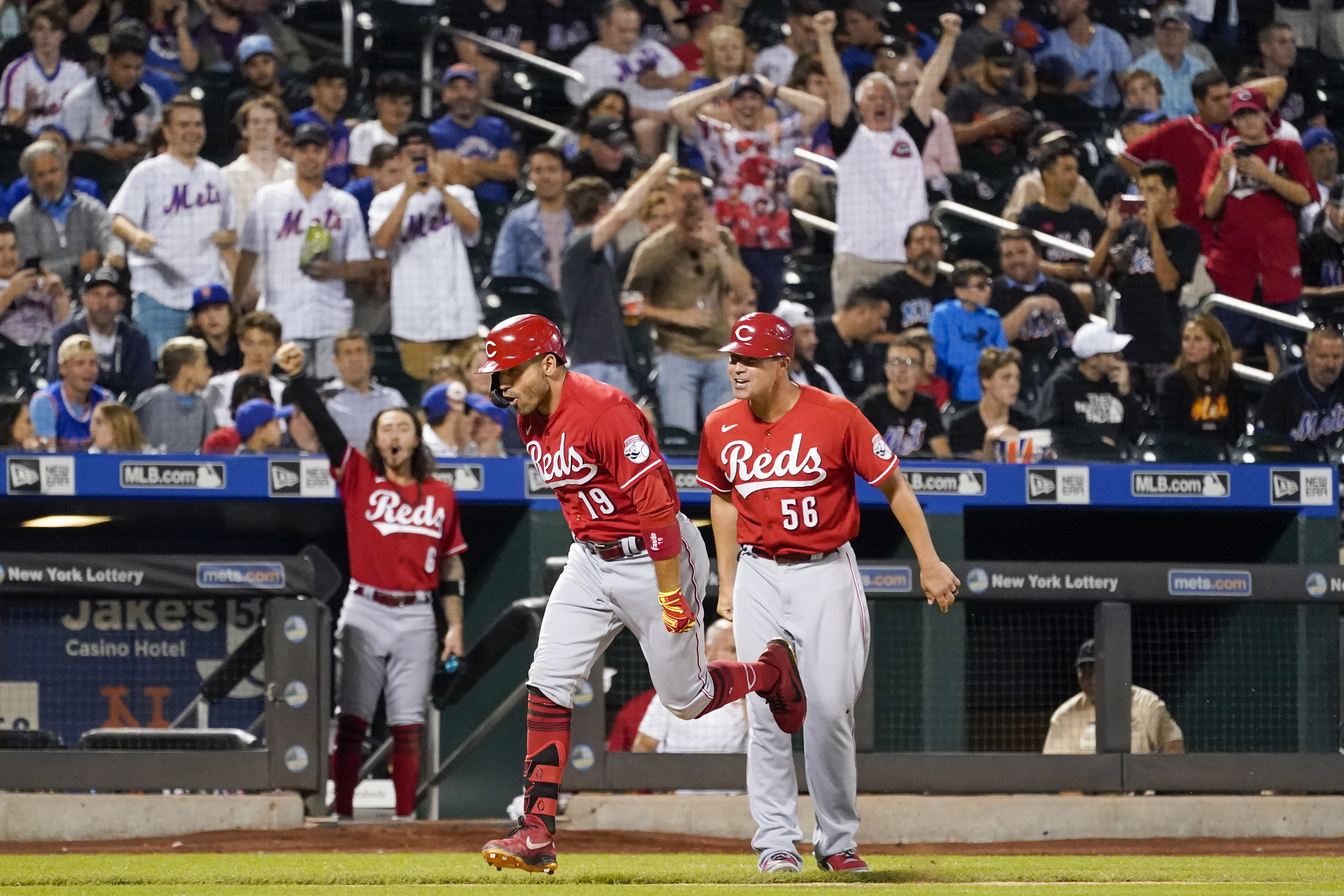 Canadian Joey Votto homers in 7th straight game, one shy of MLB record