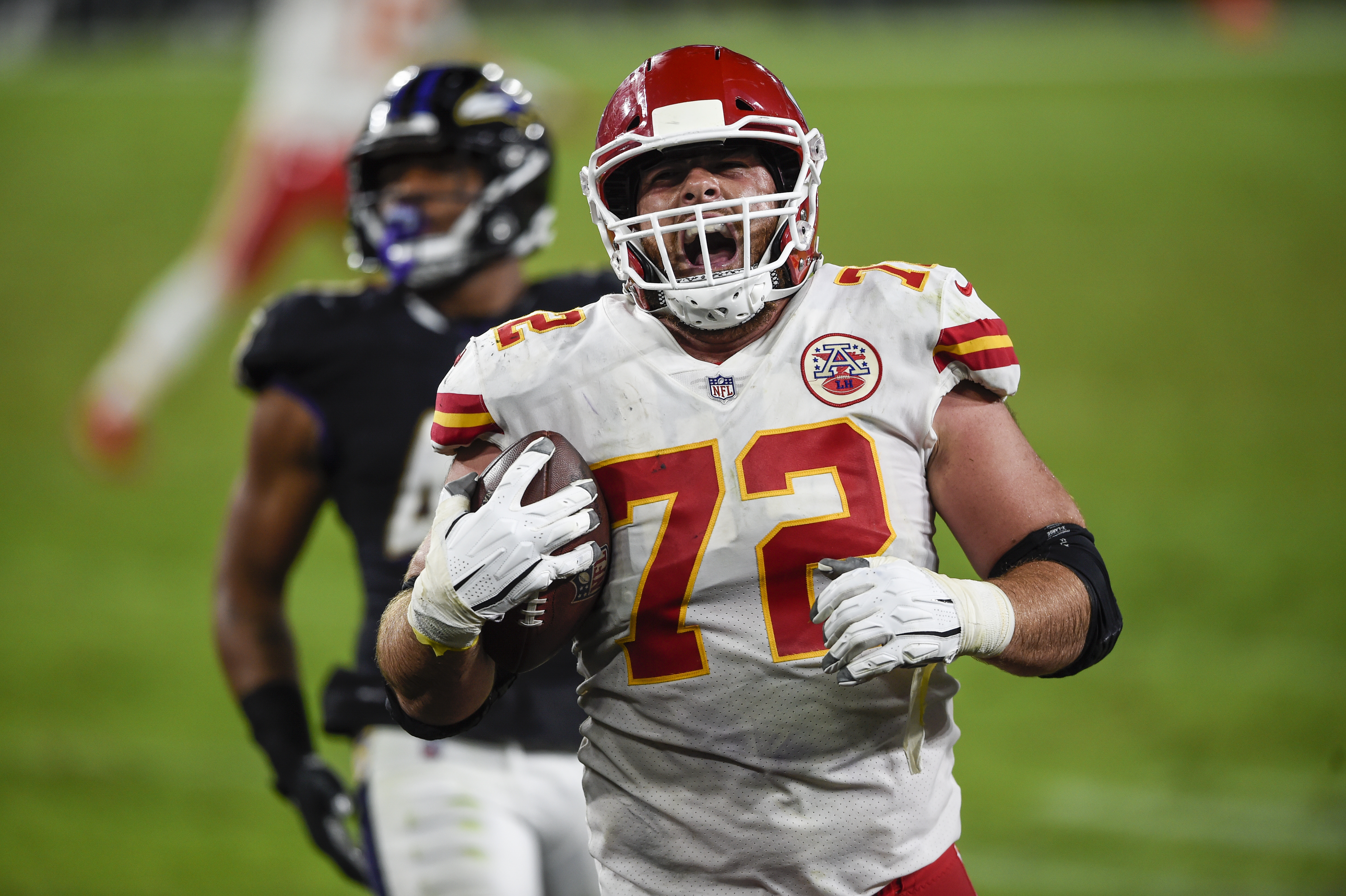 Chiefs re-sign fullback Anthony Sherman