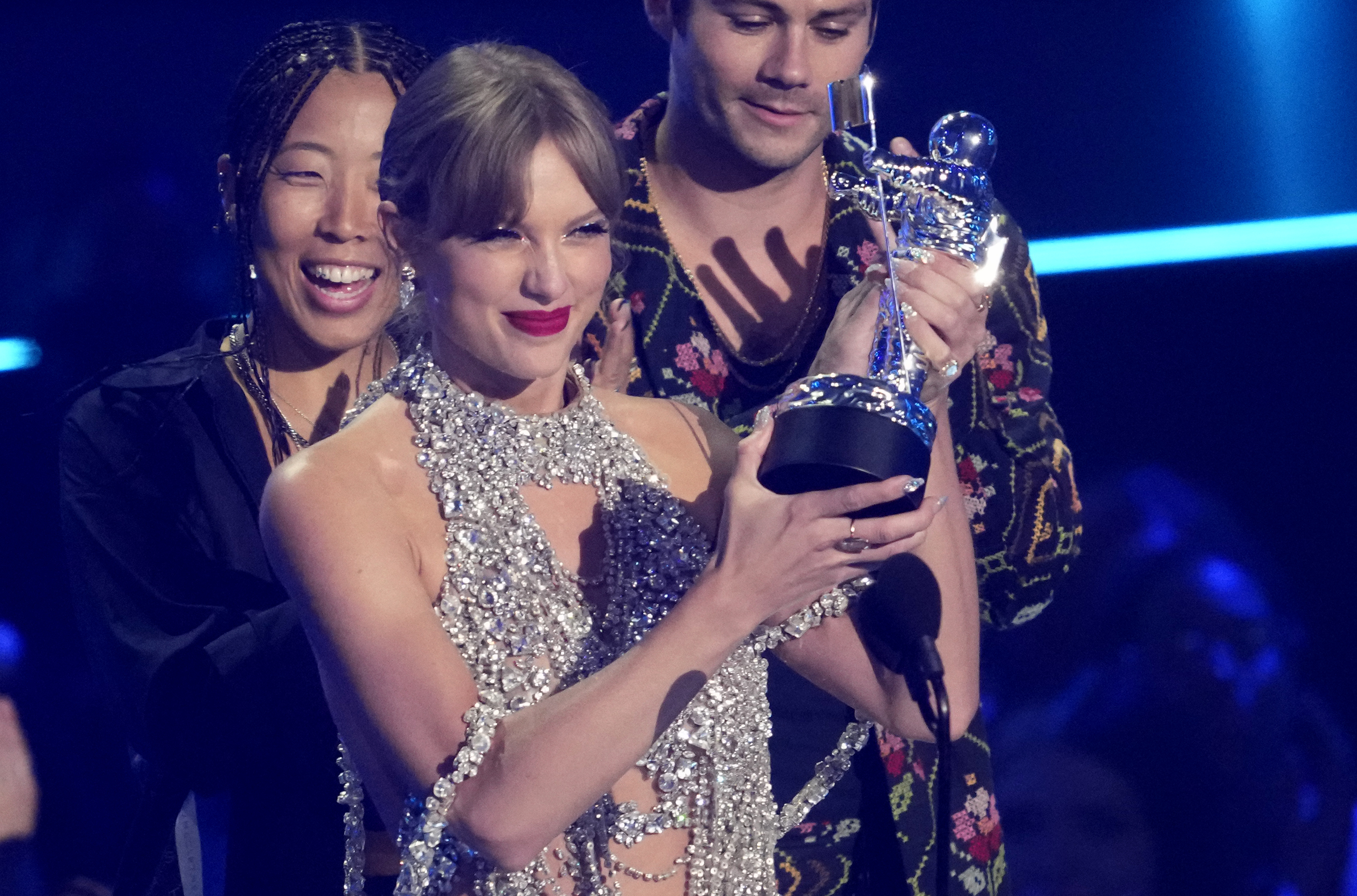 Taylor Swift tour presale woes land Ticketmaster in hot water with both  fans and Congressmembers - CBS New York