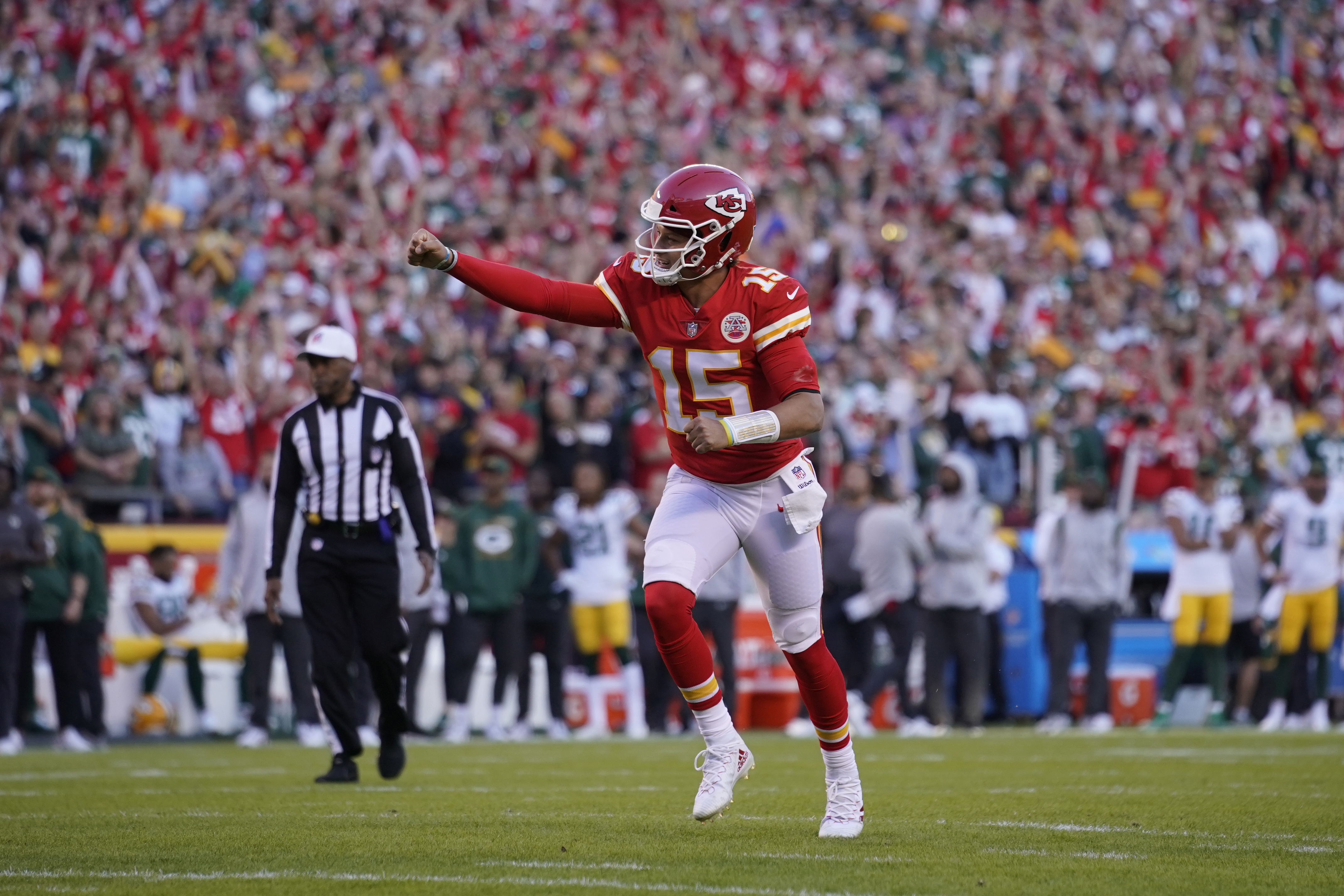 Chiefs edge Rodgers-less Packers 13-7 in defensive slugfest