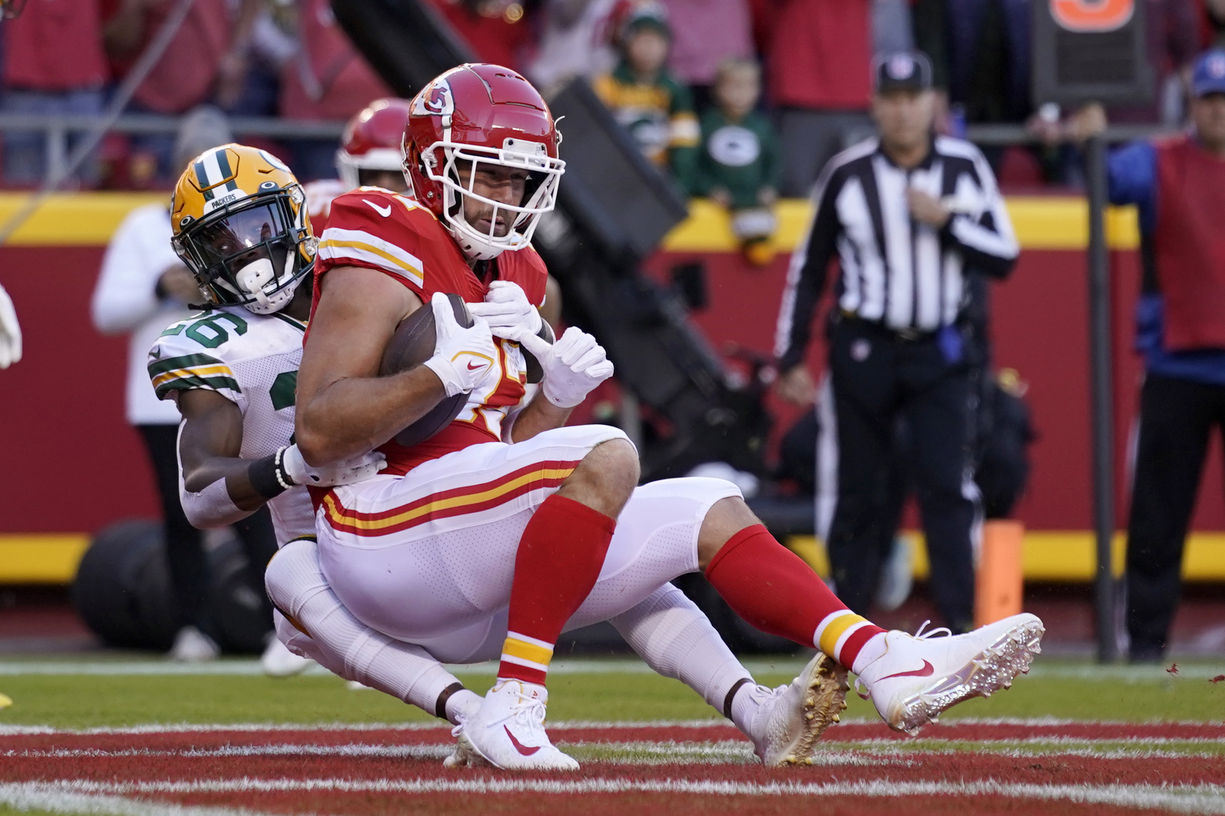 Chiefs edge Rodgers-less Packers 13-7 in defensive slugfest