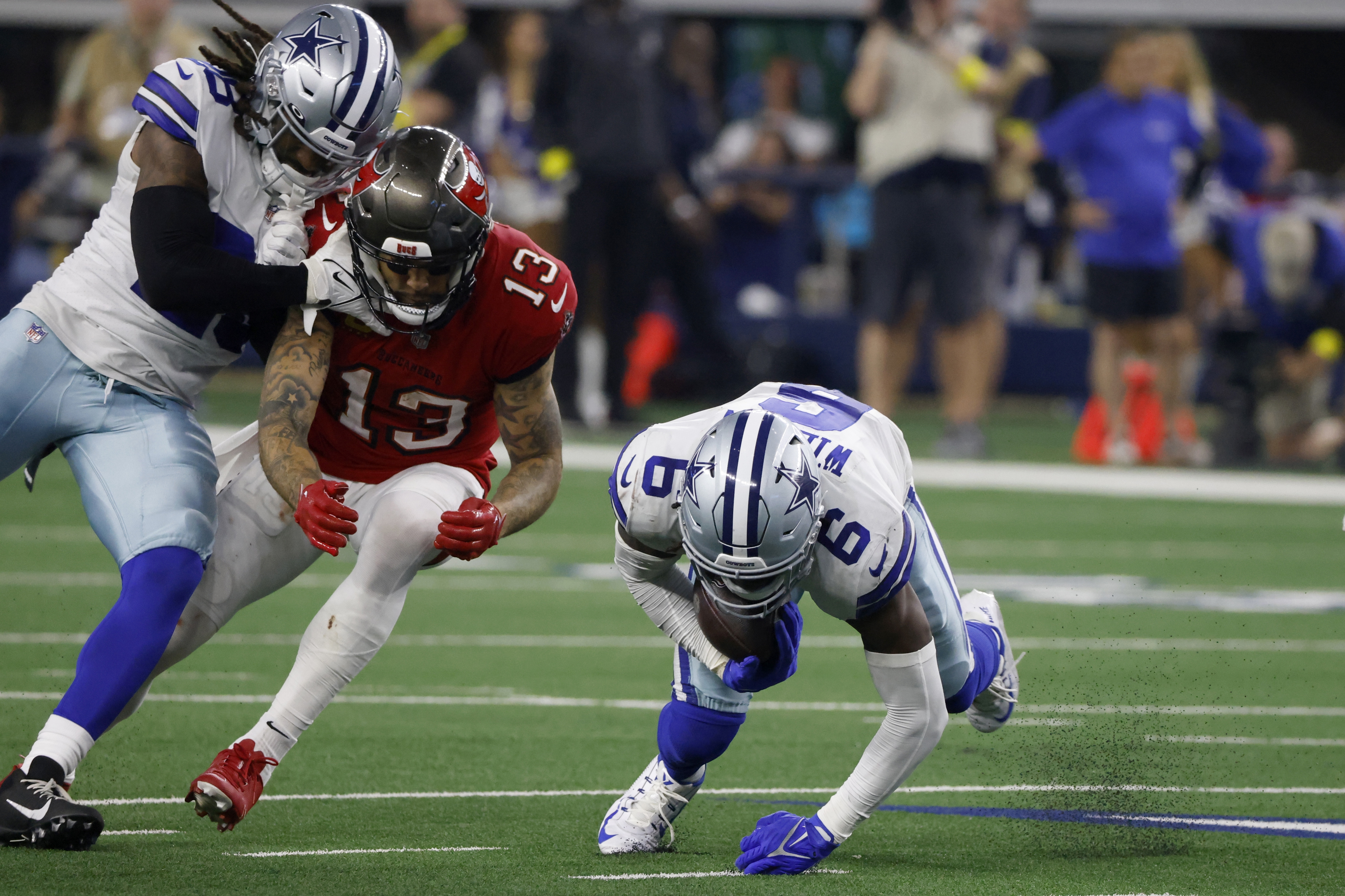 Brady, Bucs throttle Cowboys 19-3 as Prescott injures hand