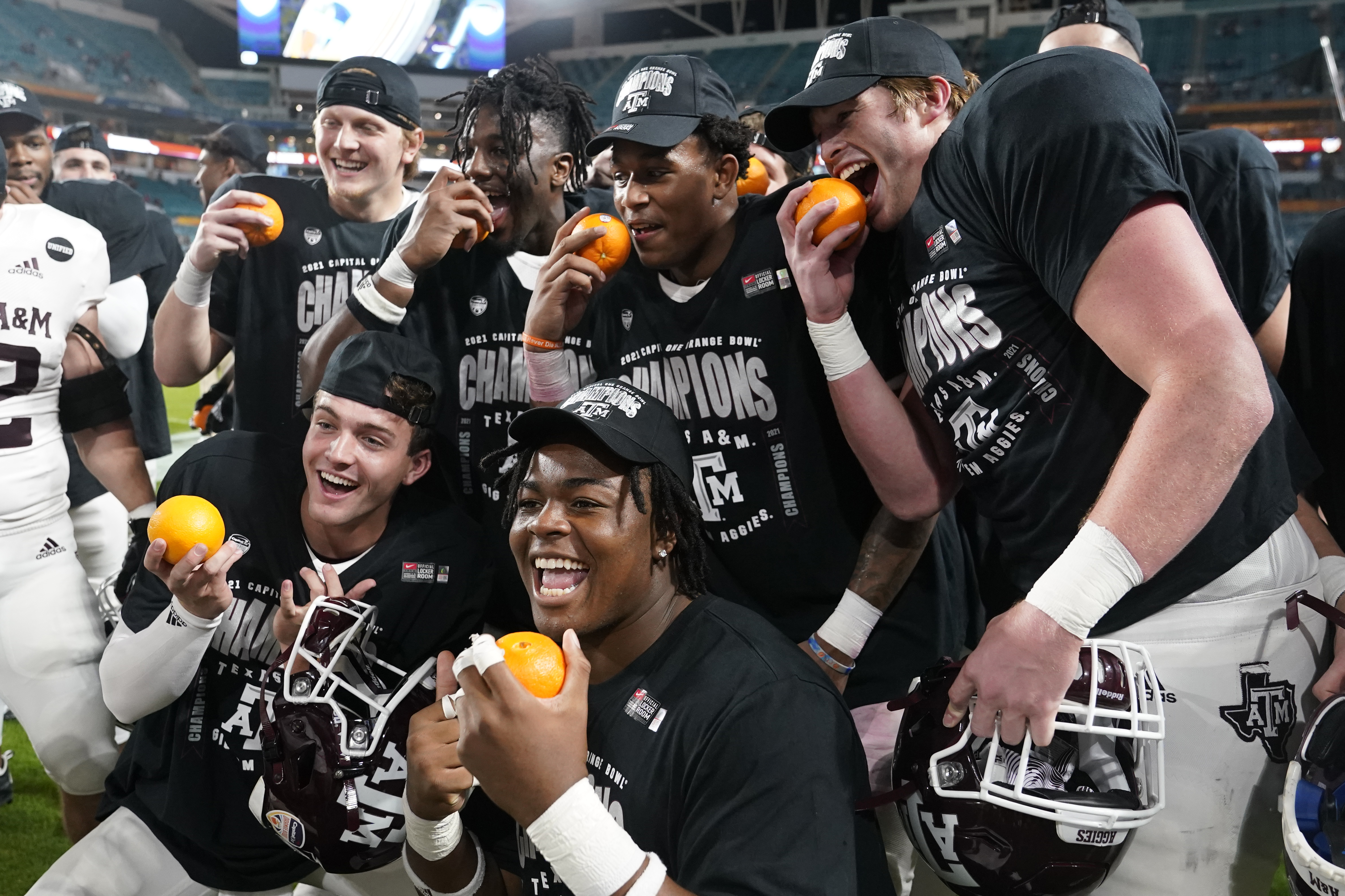 Jimbo Fisher Sprints to Avoid Gatorade Bath After Orange Bowl Victory