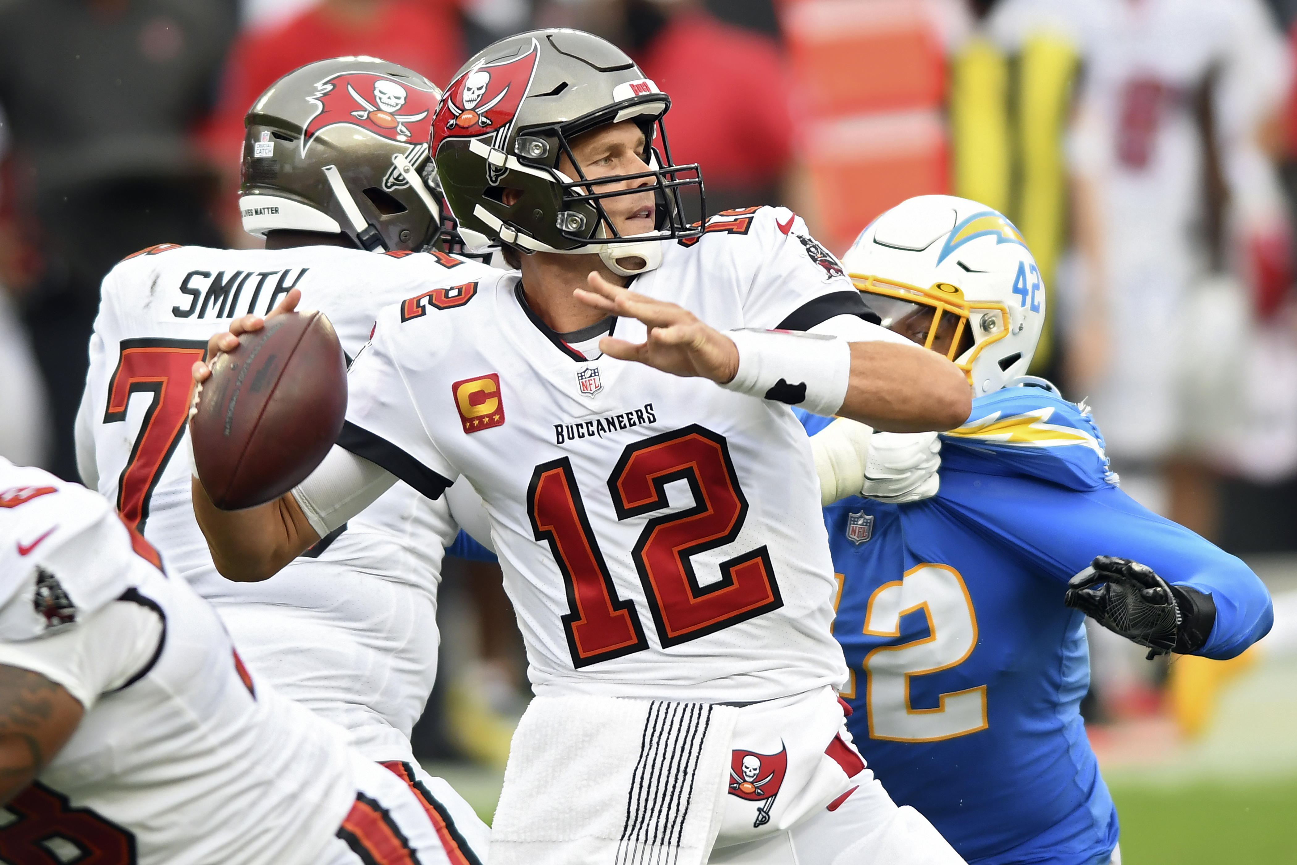 Tom Brady throws Pick Six to give Chargers early lead over Buccaneers