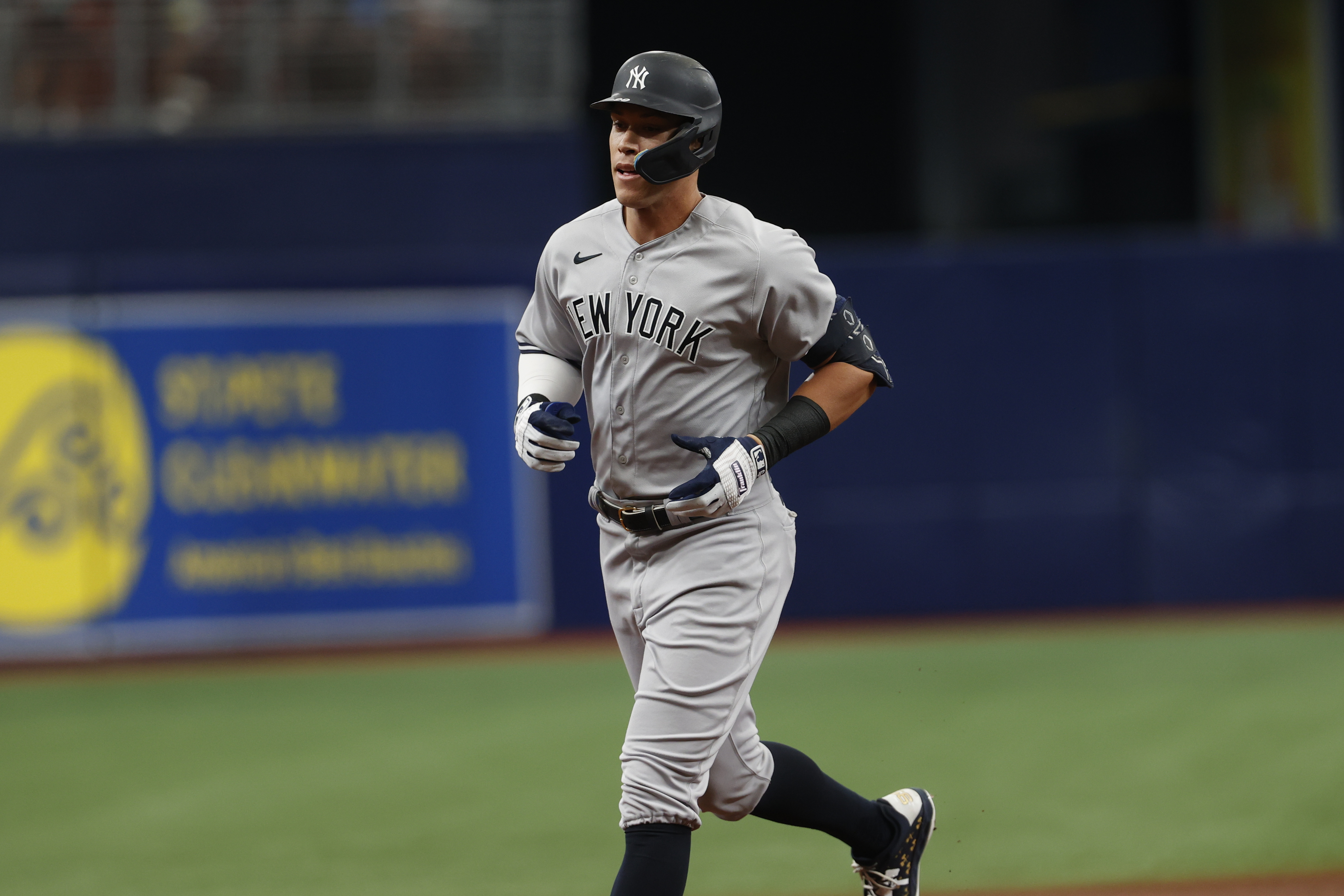 Aaron Boone ejected, Aaron Judge goes deep twice to lead Yankees past Blue  Jays - The Boston Globe