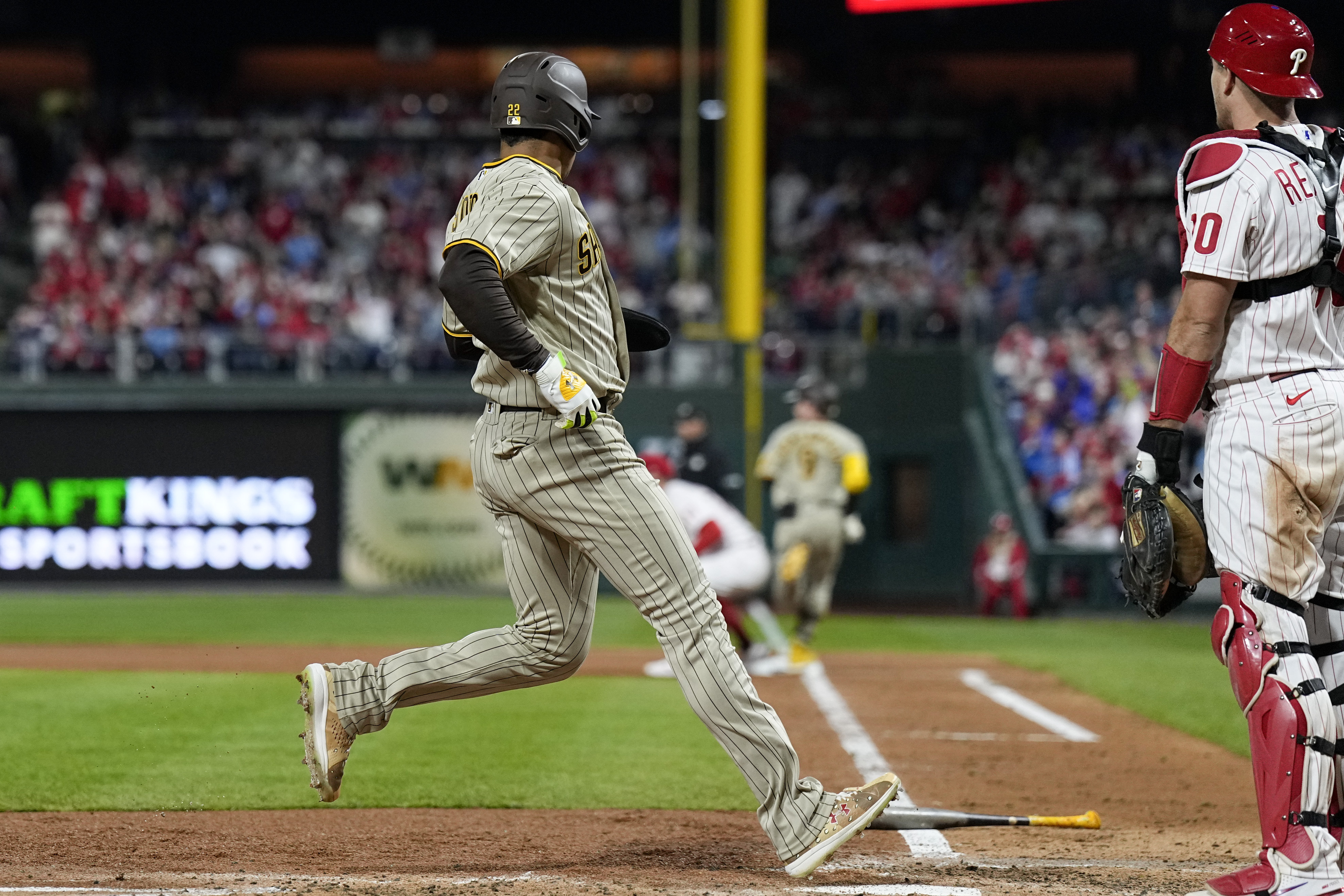 Schwarber HR, Segura, Phillies top Padres 4-2, lead NLCS 2-1