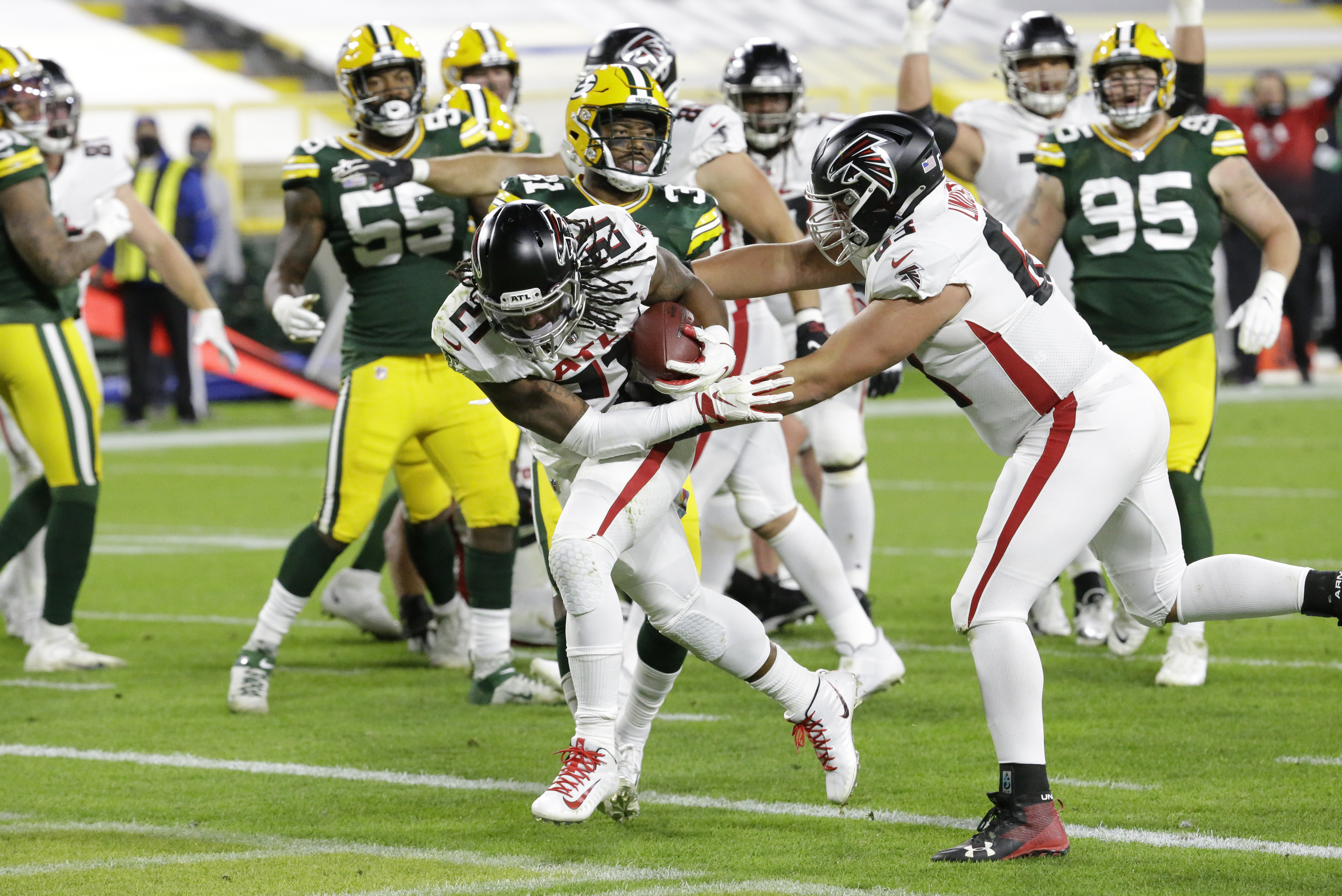 Rodgers, Tonyan lead Packers to 30-16 victory over Falcons