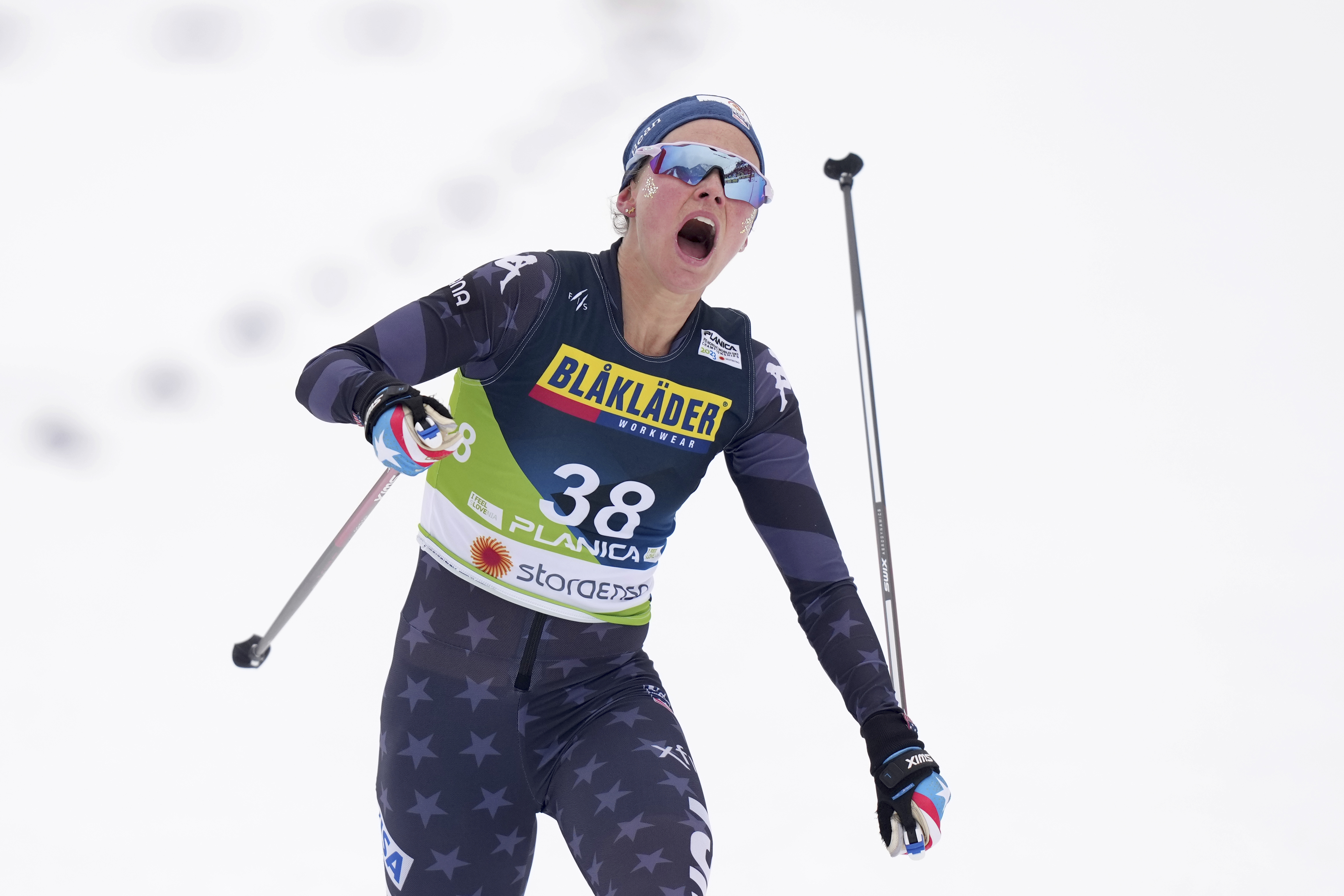 Jessie Diggins becomes 1st American to win XC gold at worlds