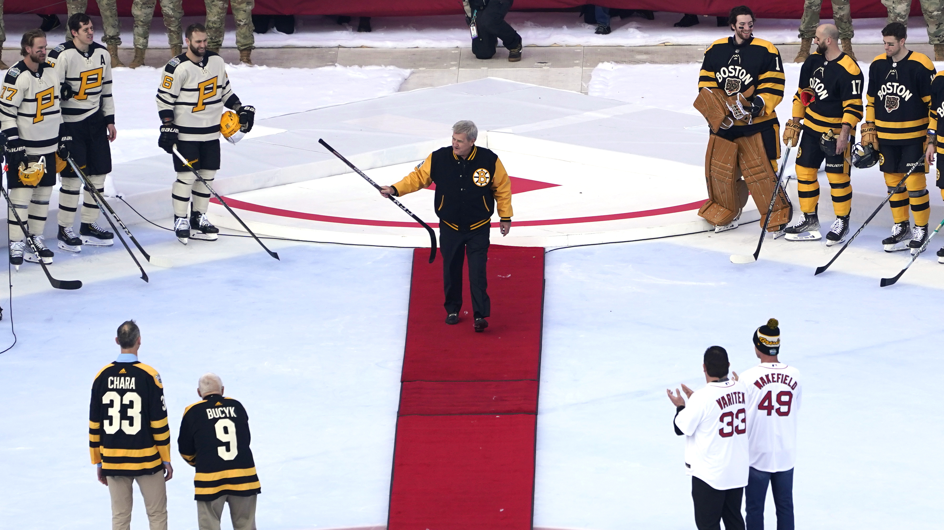 Bobby Orr is Boston Bruins banner captain for Game 2 vs. Carolina Hurricanes  (video) 