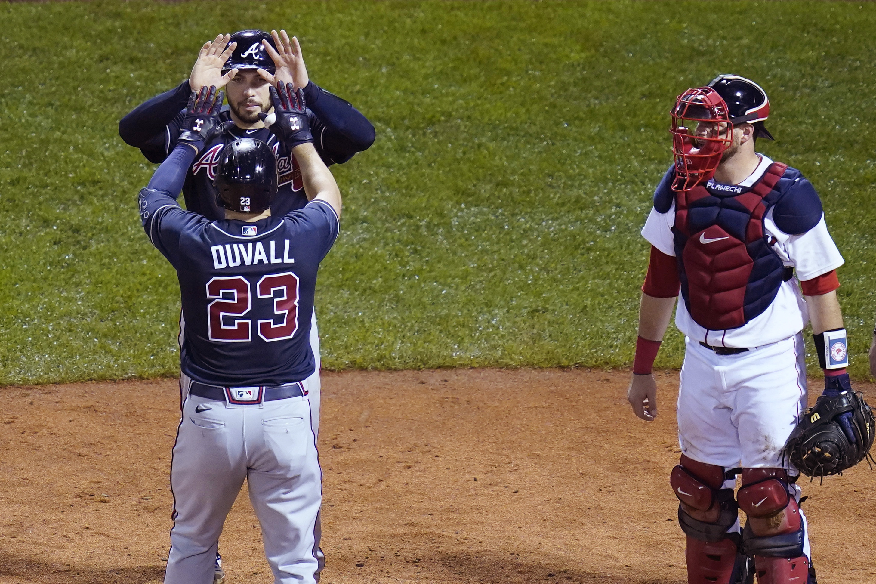 Adam Duvall hits 3-run homer in the 10th in the Red Sox's 7-5