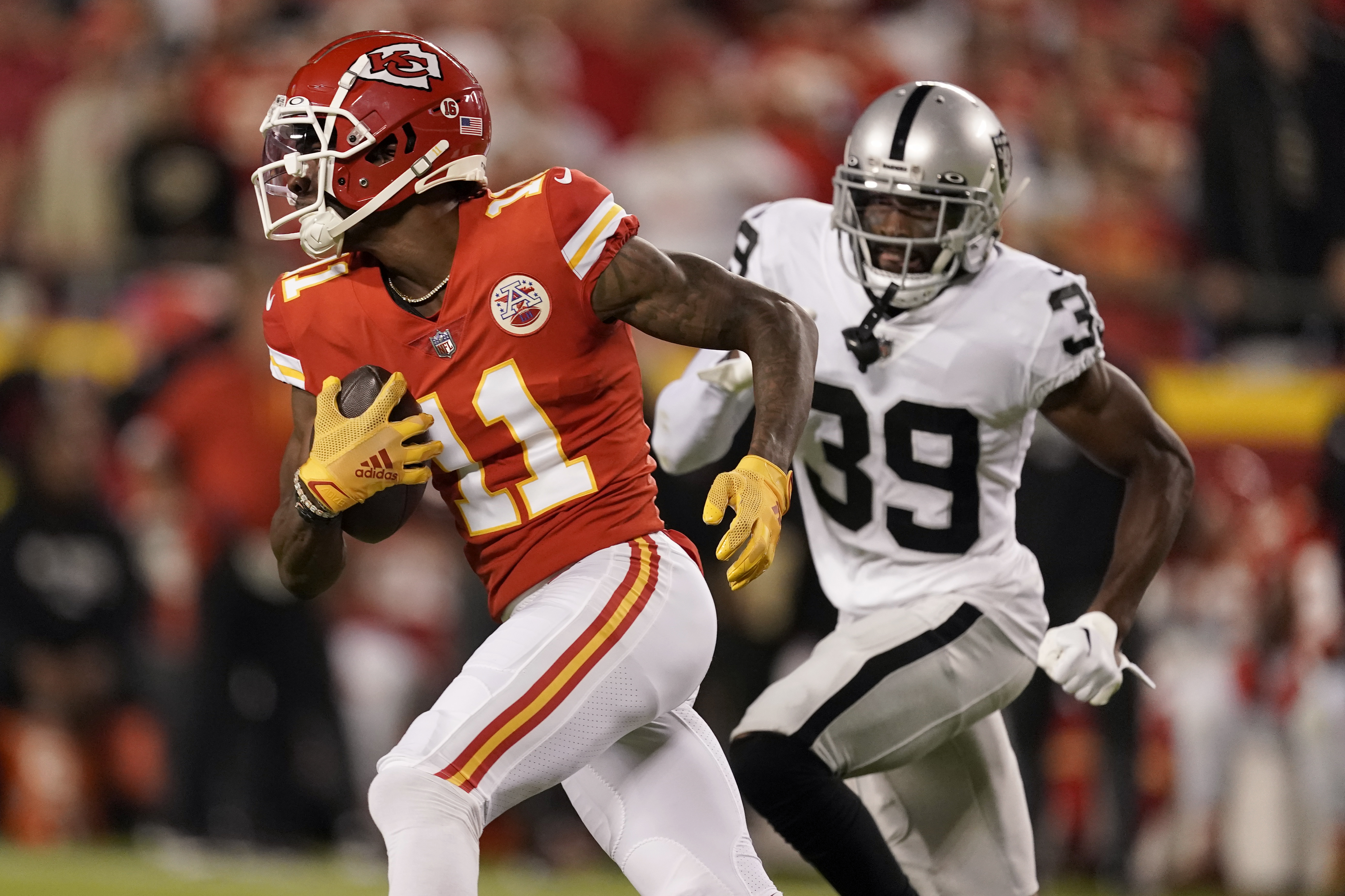 Chiefs vs Raiders: Referee defends roughing the passer call