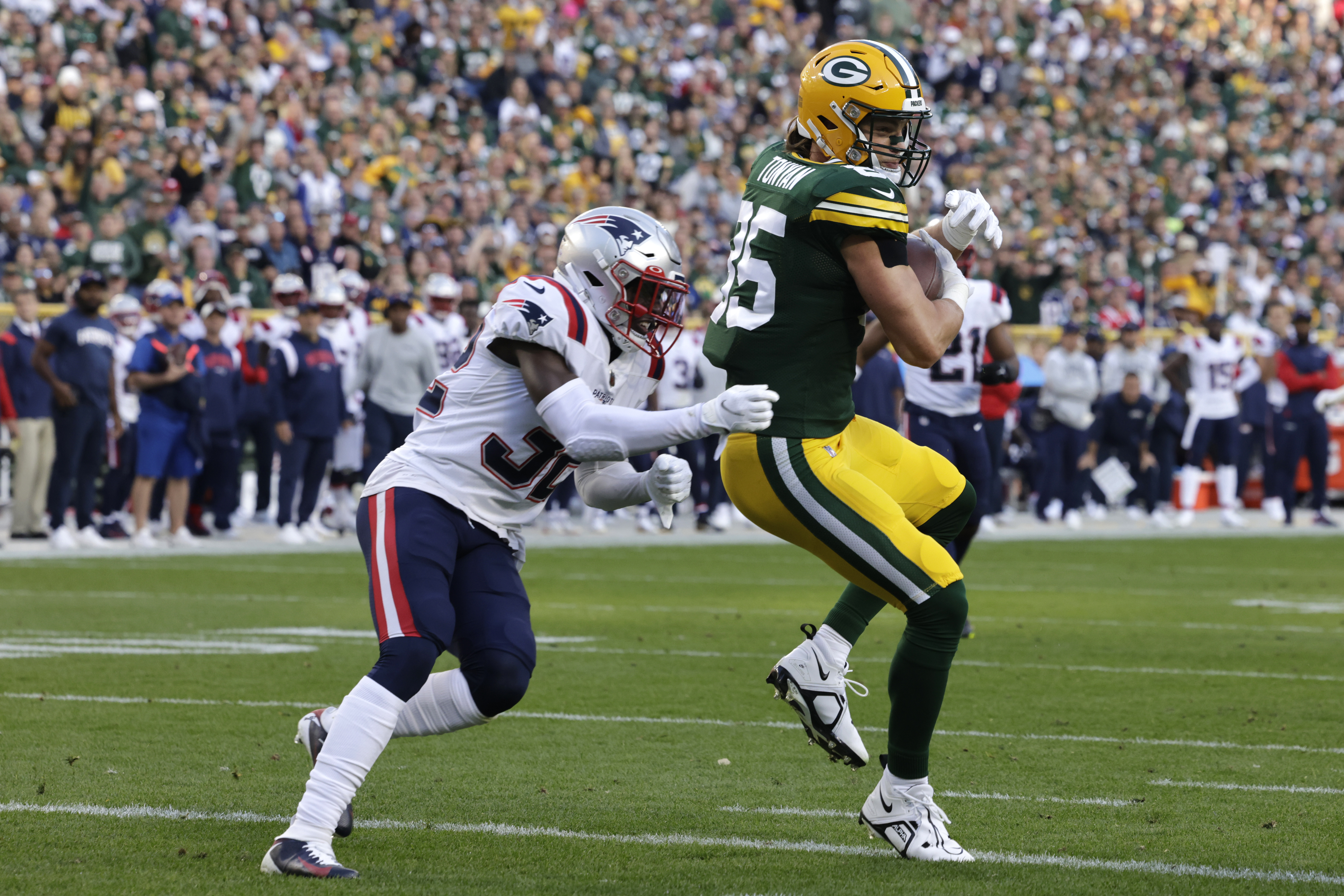 Aaron Rodgers spoils Bailey Zappe's debut as Patriots fall to