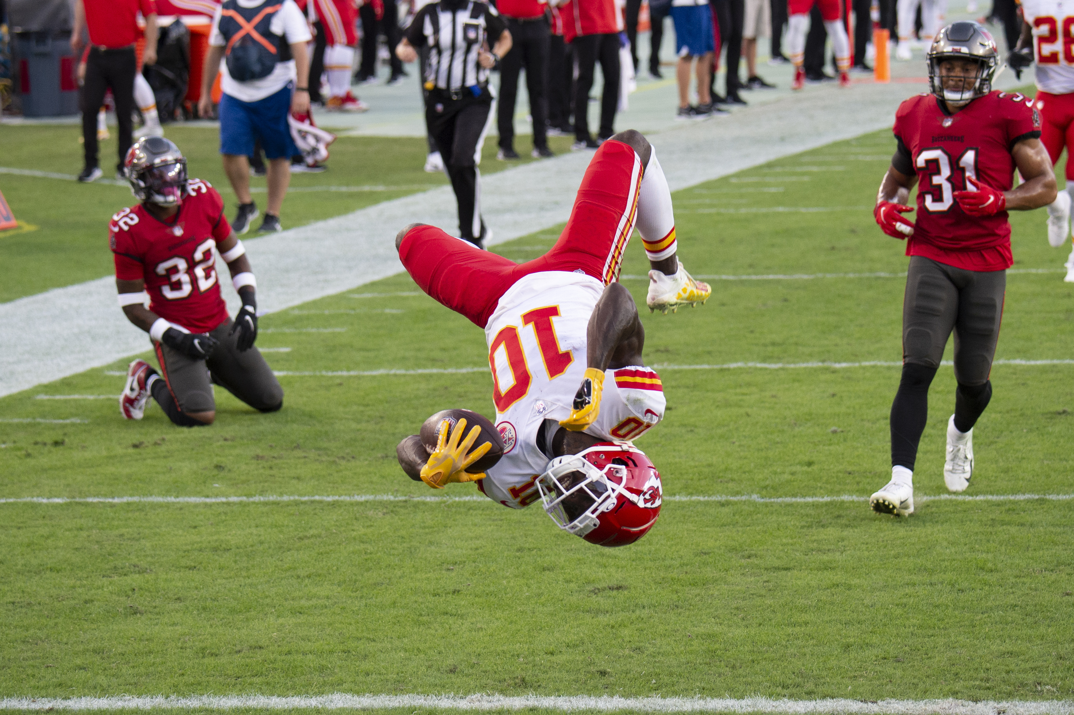 WATCH: Patrick Mahomes connects with Tyreek Hill on 75-yard TD