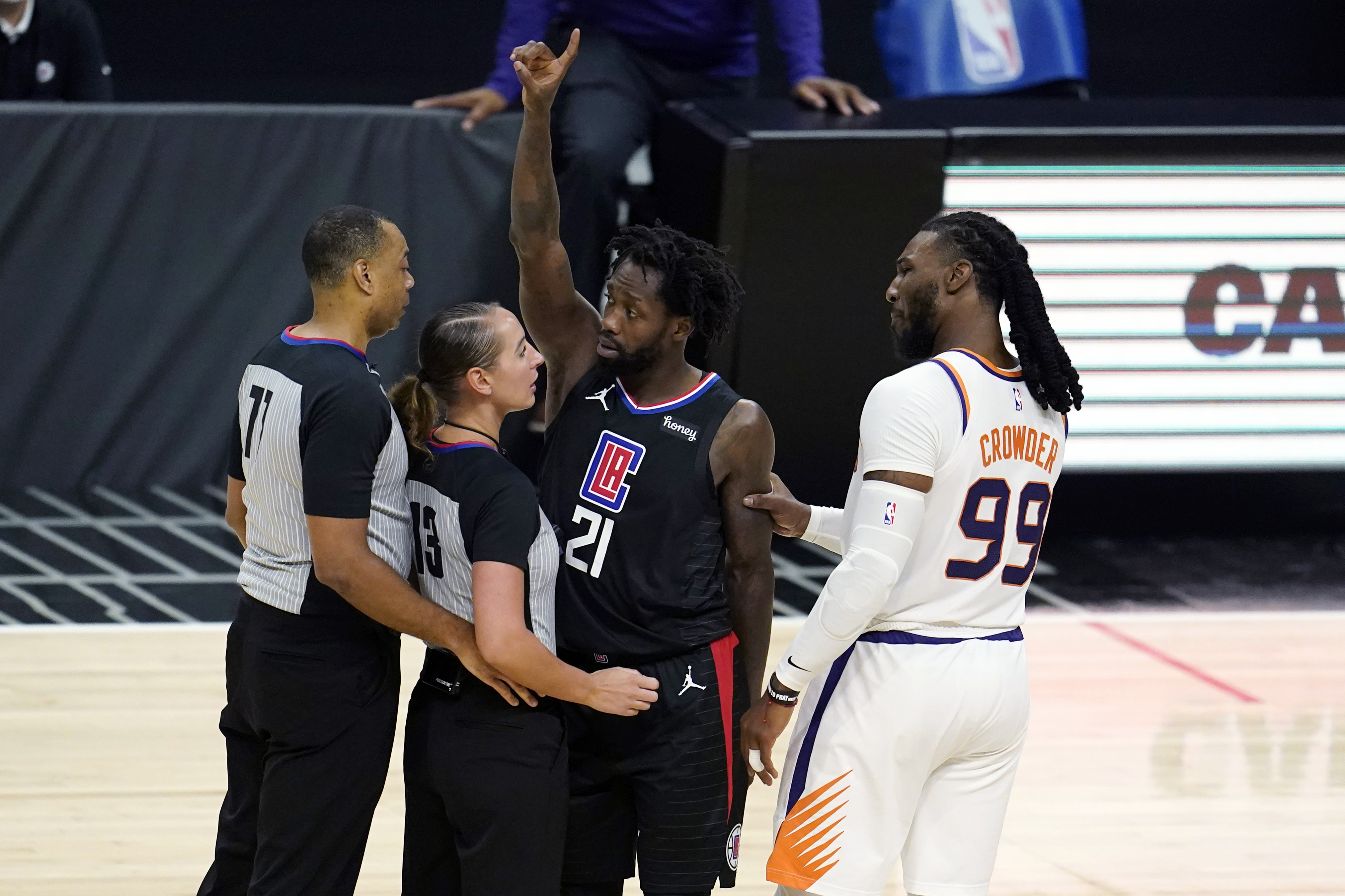 Clippers finally snap Suns' win streak, take Game 3 in Western