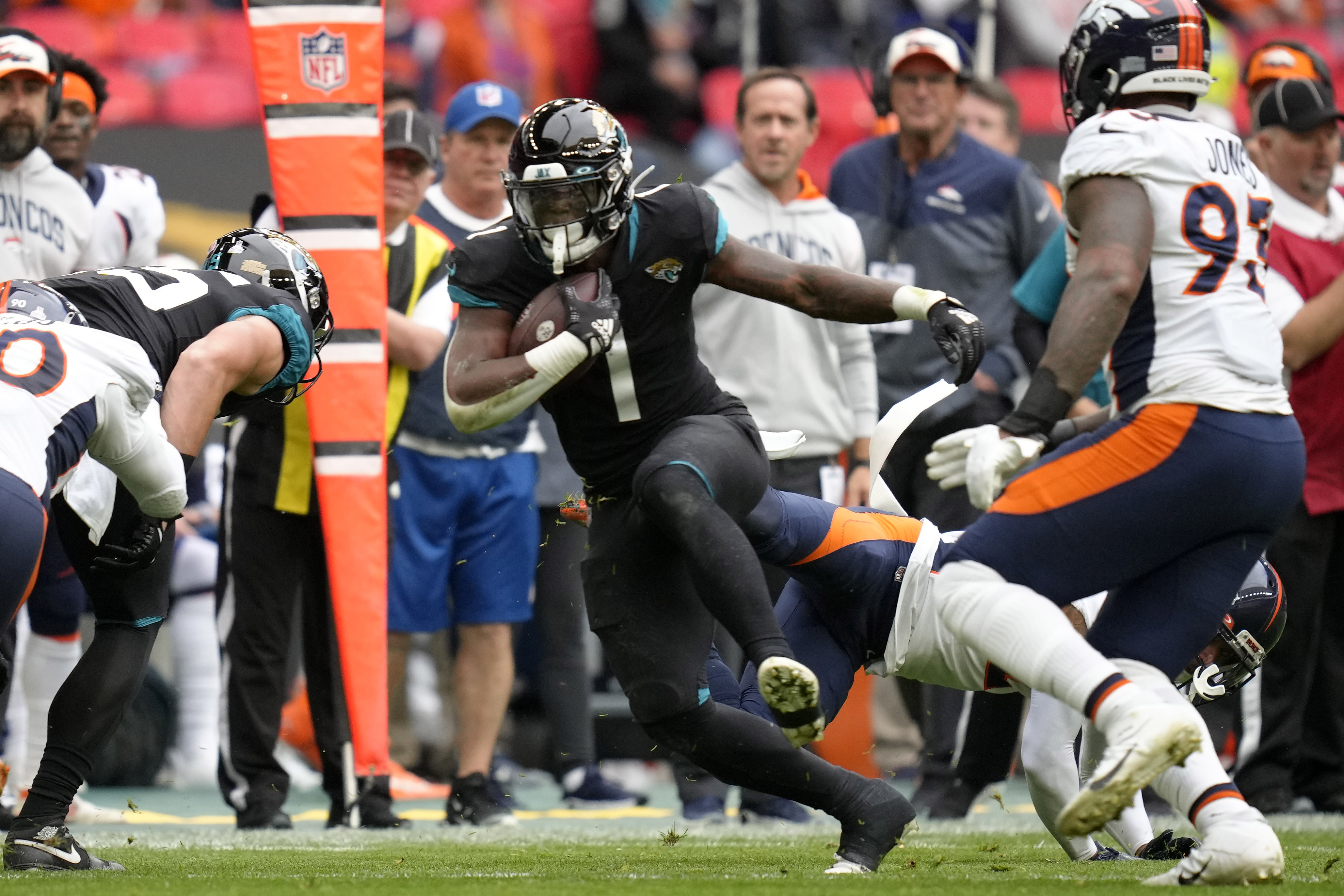 Agnew inactive for Jaguars against Broncos at Wembley