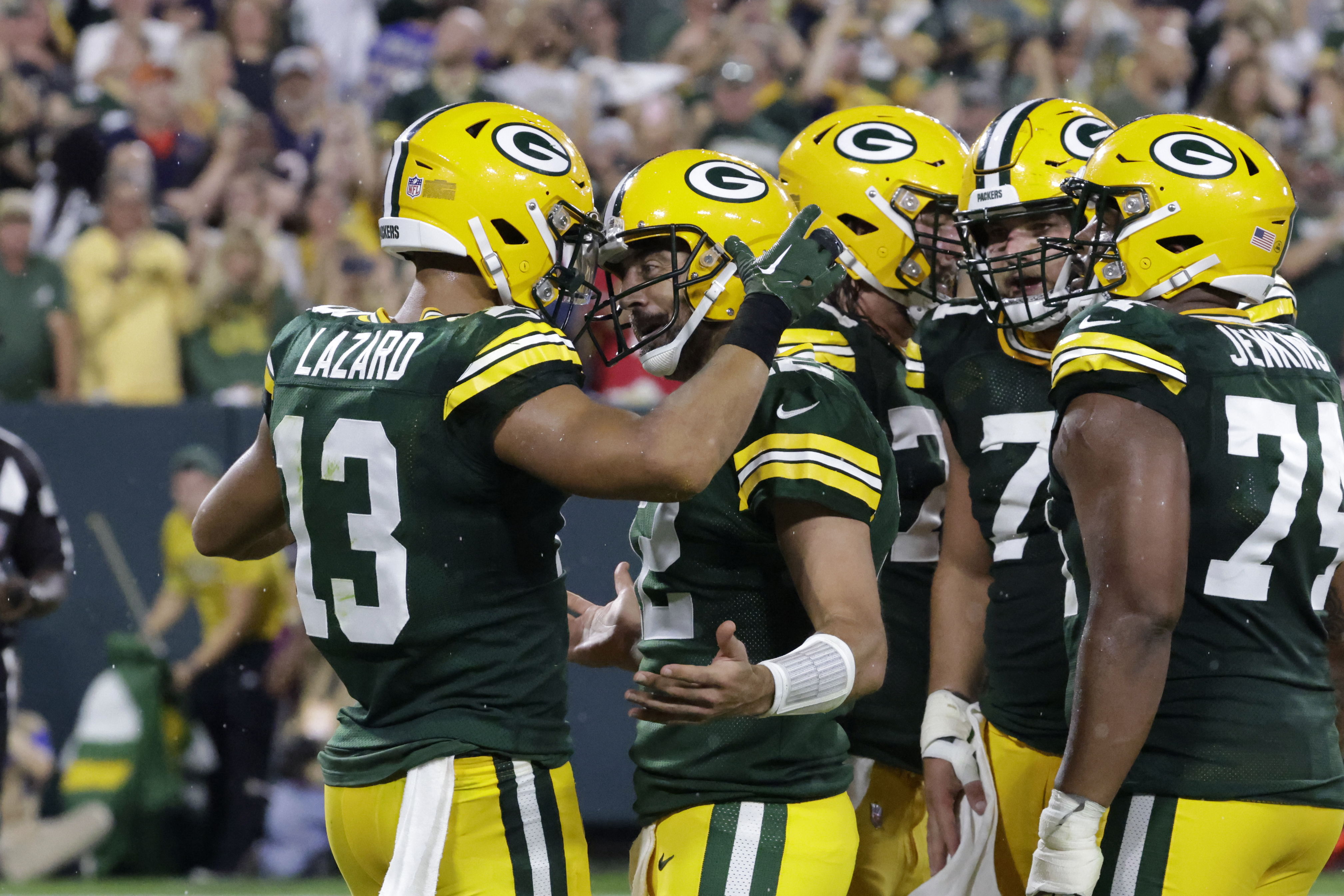 Packers QB Aaron Rodgers still owns the Bears, throws 450th TD