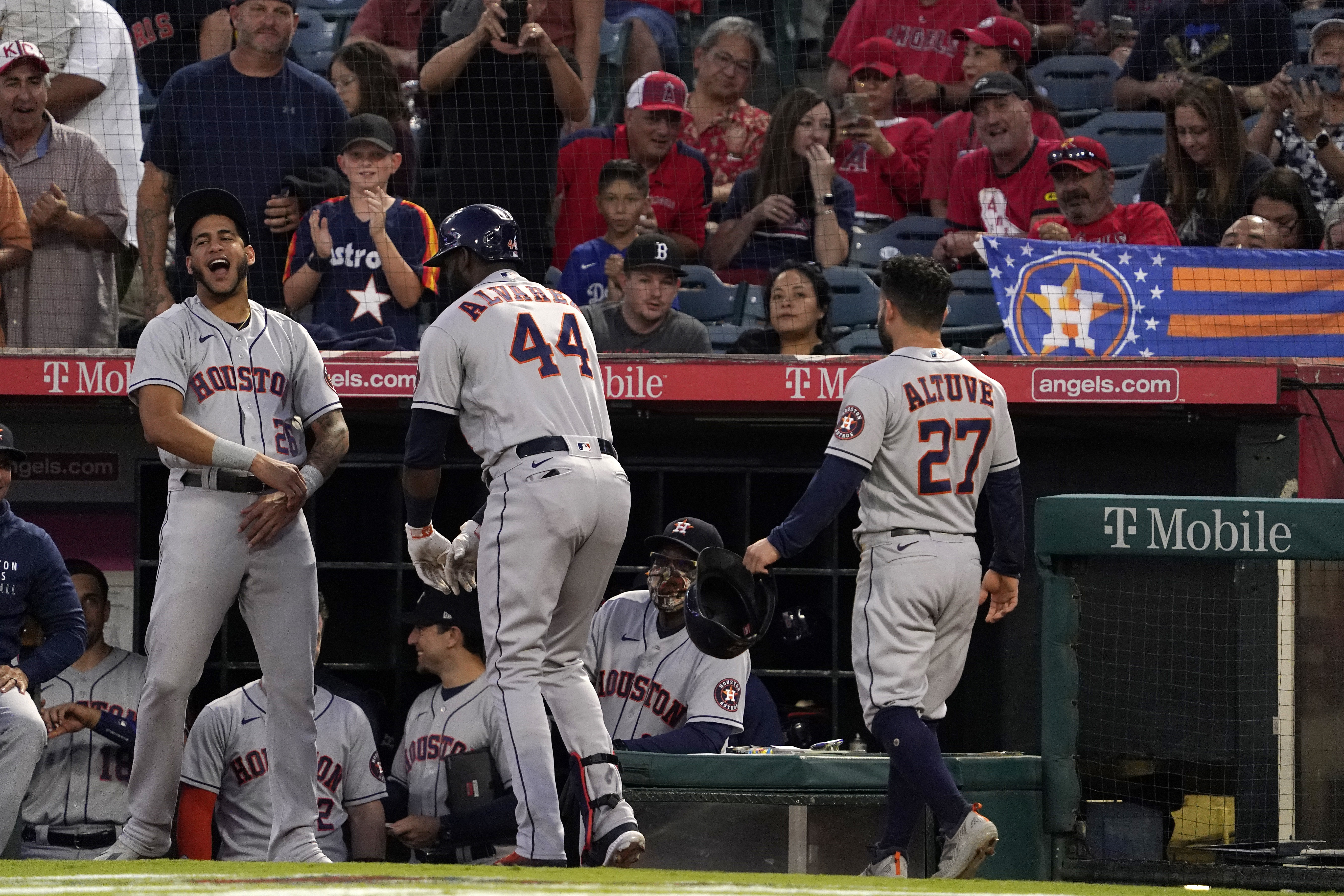 Astros' Gurriel Takes Knee to Head During Rundown in Game 5 - Sports  Illustrated