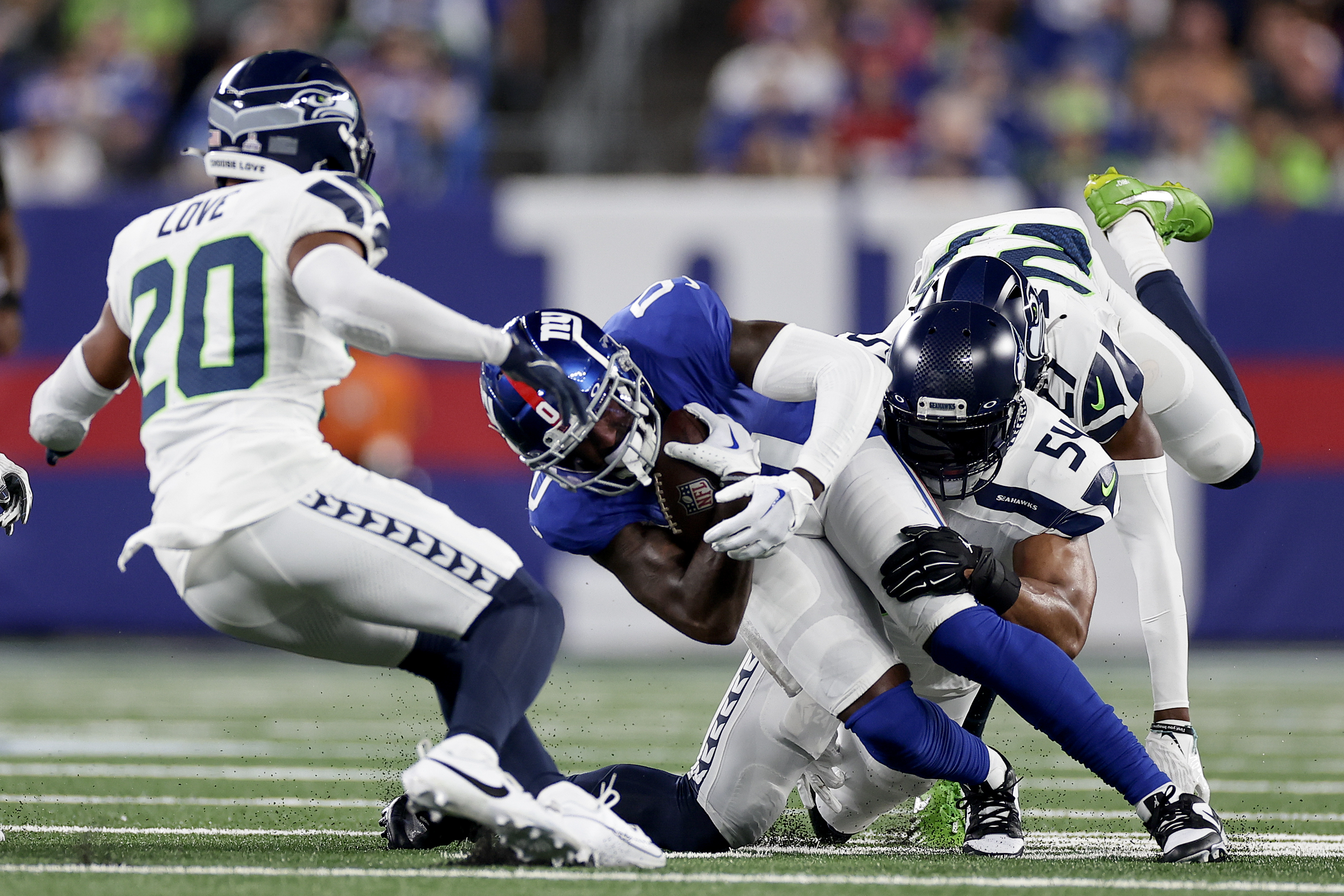 Witherspoon scores on 97-yard pick six, Seahawks beat Giants