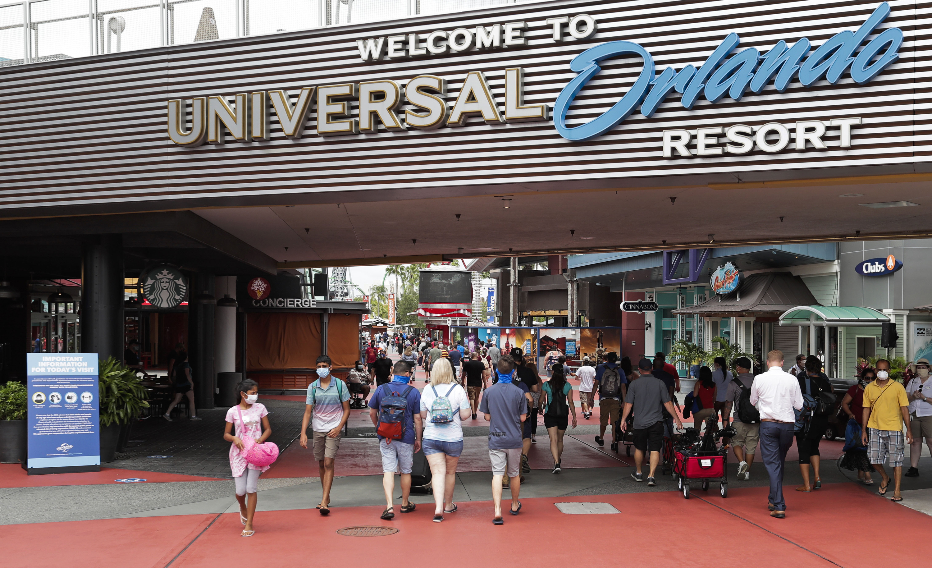 WATCH: Fight forced evacuation of parking garage at Universal Studios,  Orlando police say