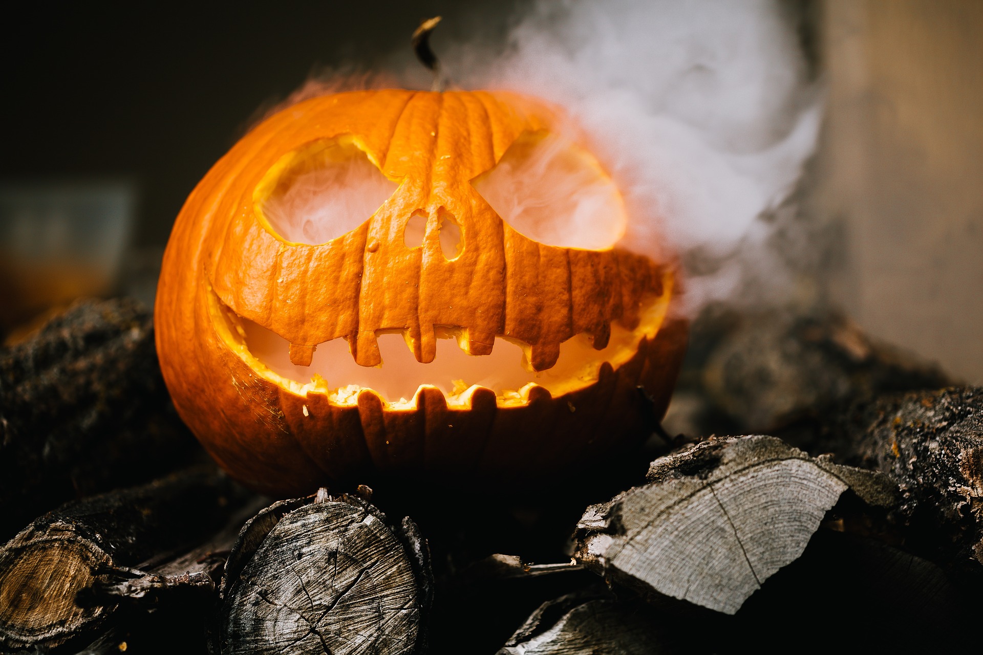 8 Ideas To Celebrate Halloween At Home 🎃