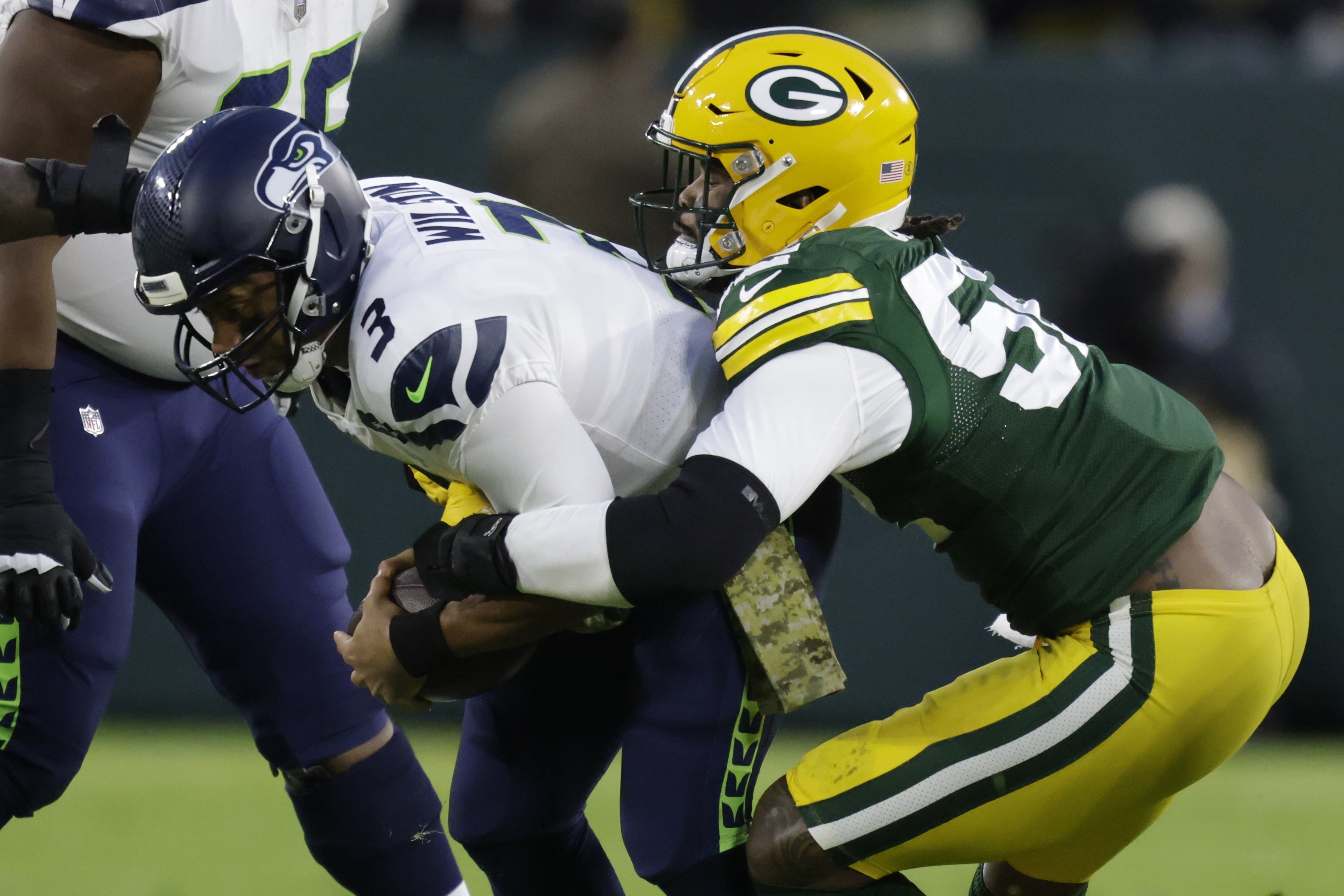 Packers blank Seahawks, 17-0