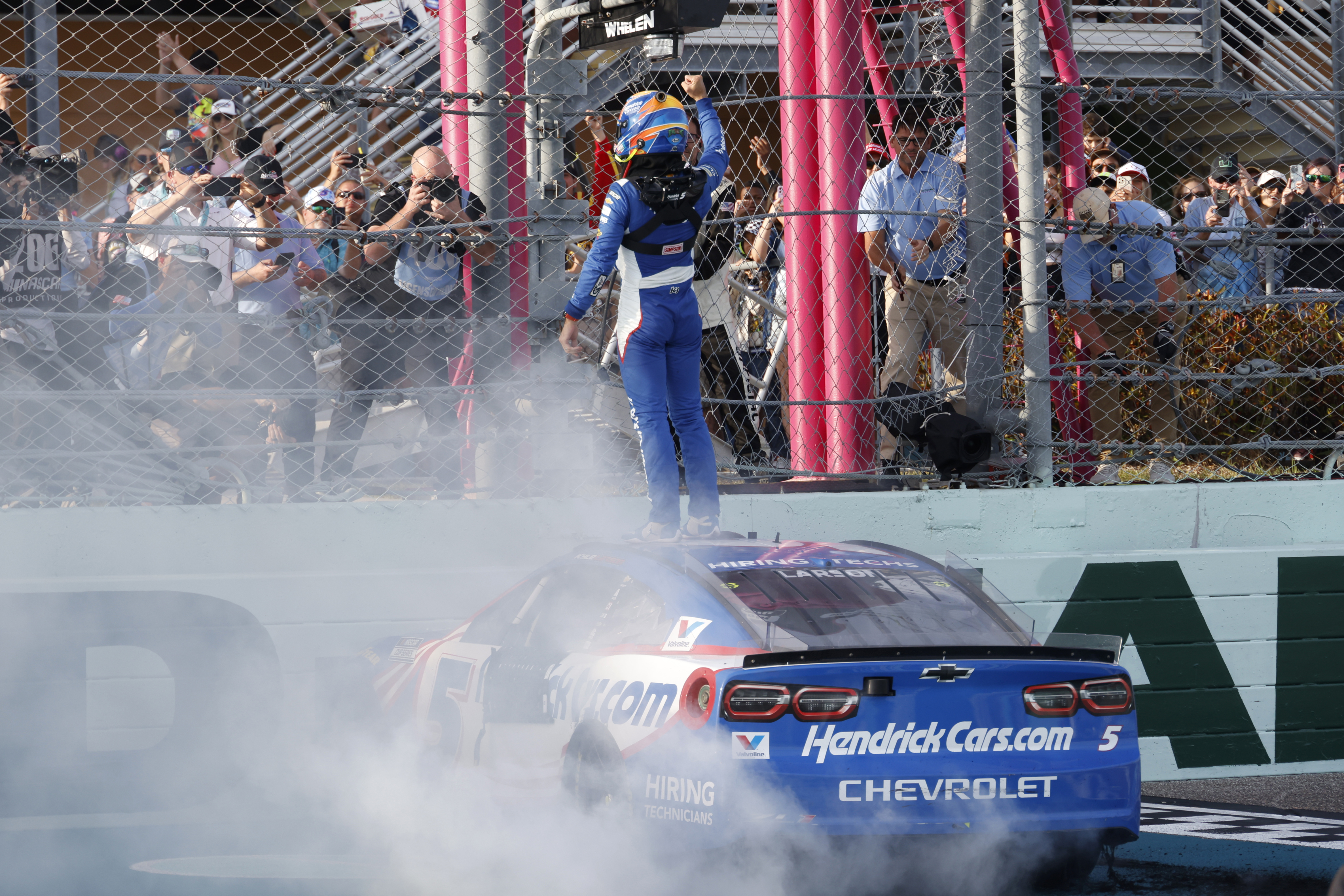 Kyle Larson wins Cup Series at Homestead, finishes one race shy of