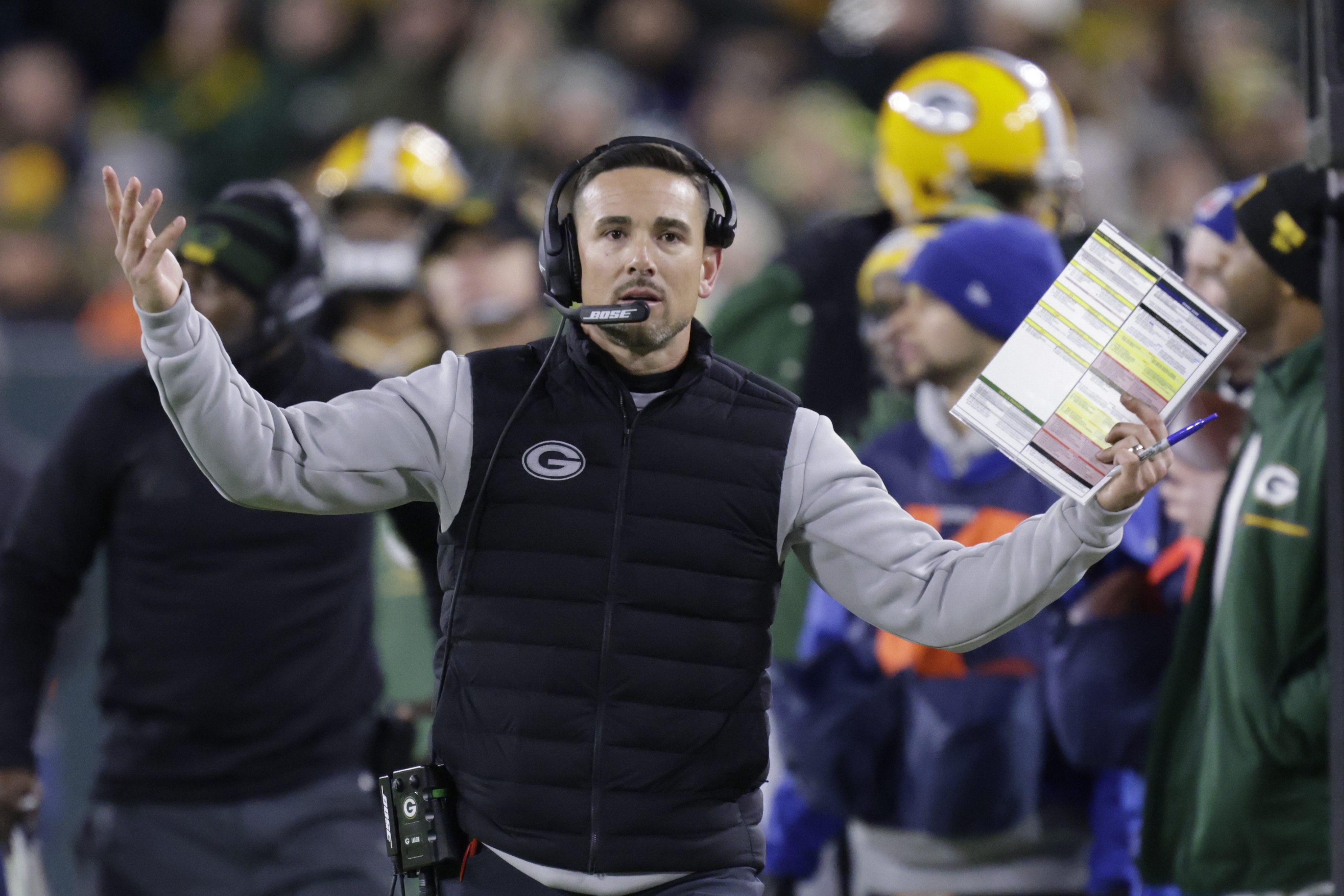 Rodgers Throws 4 TD Passes, Packers Defeat Bears 45-30