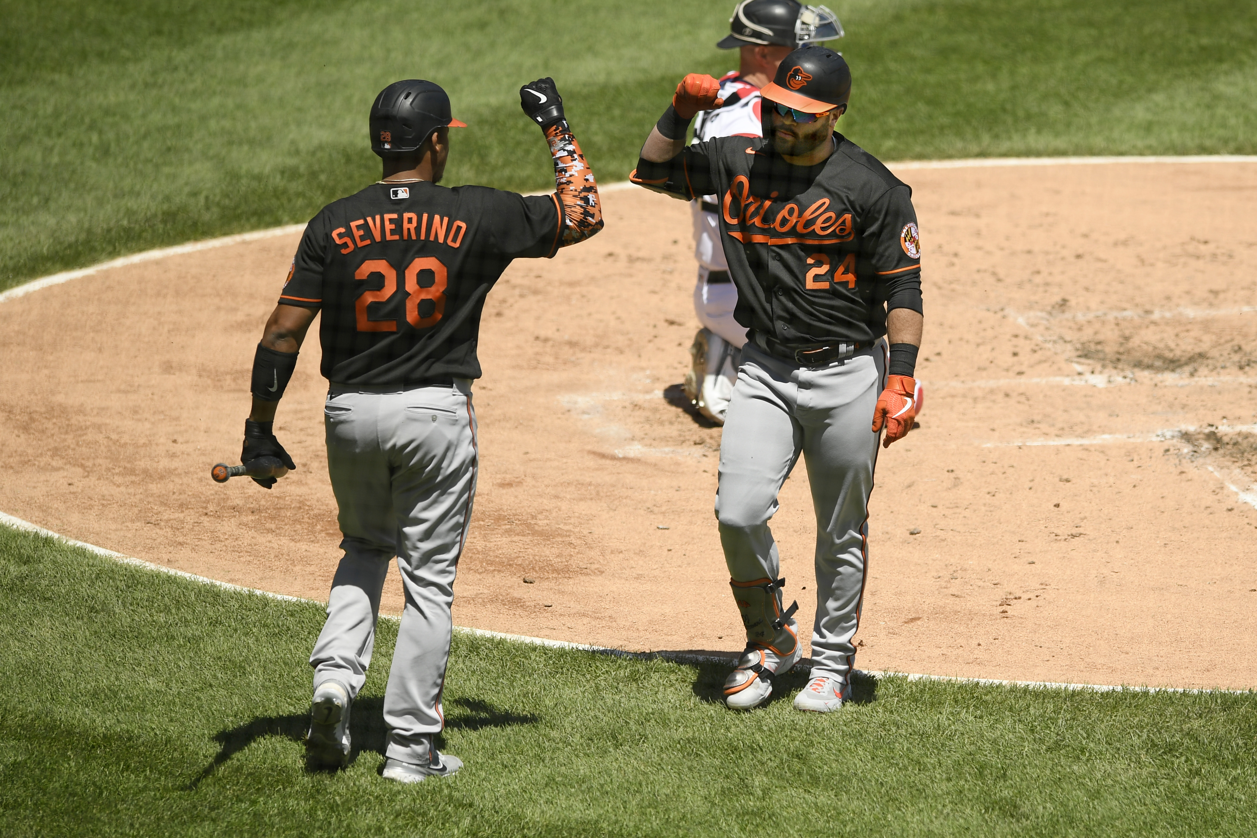 Hamilton, Abreu homer as White Sox complete sweep of Orioles