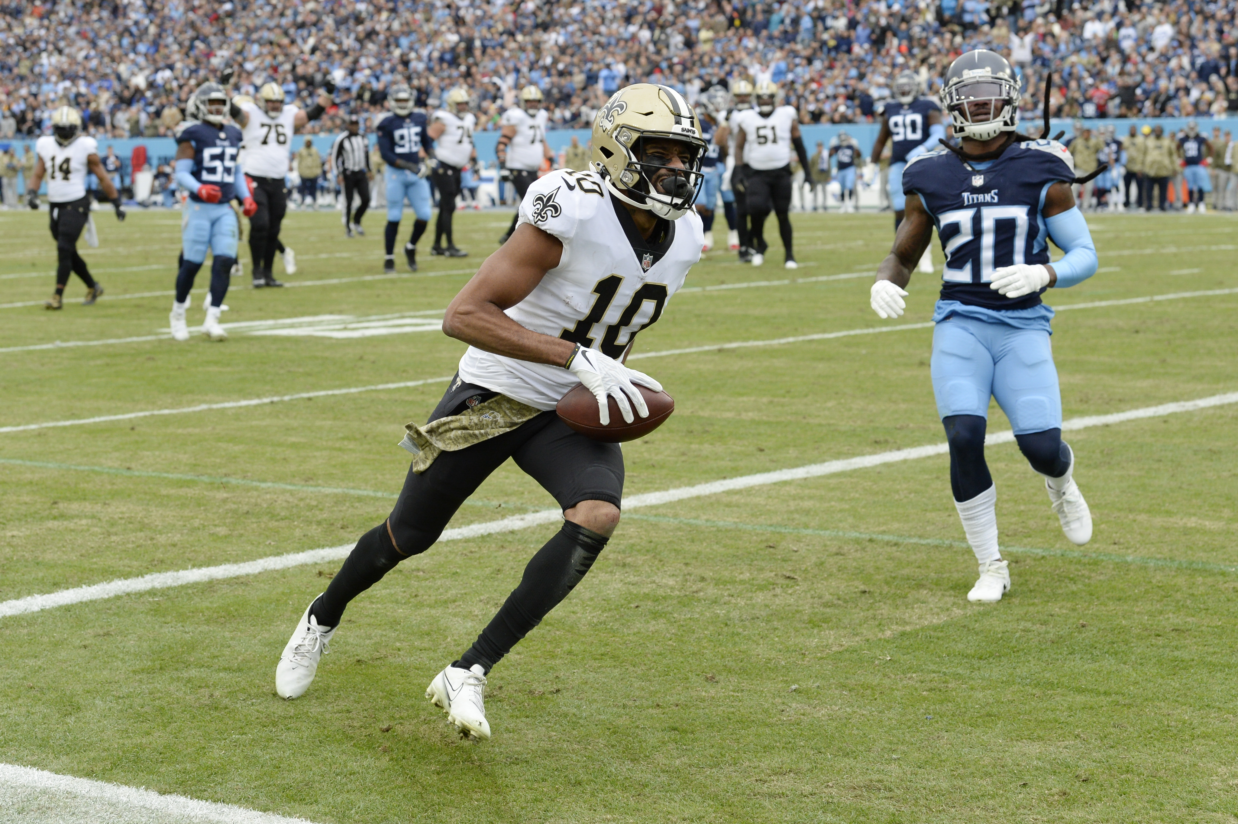 Titans' NFL-best winning streak now 7, edge Saints 23-21