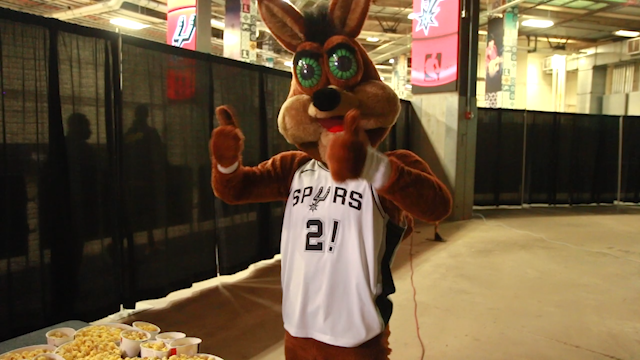 Spurs Coyote recreates 'Just Vibin' viral video post