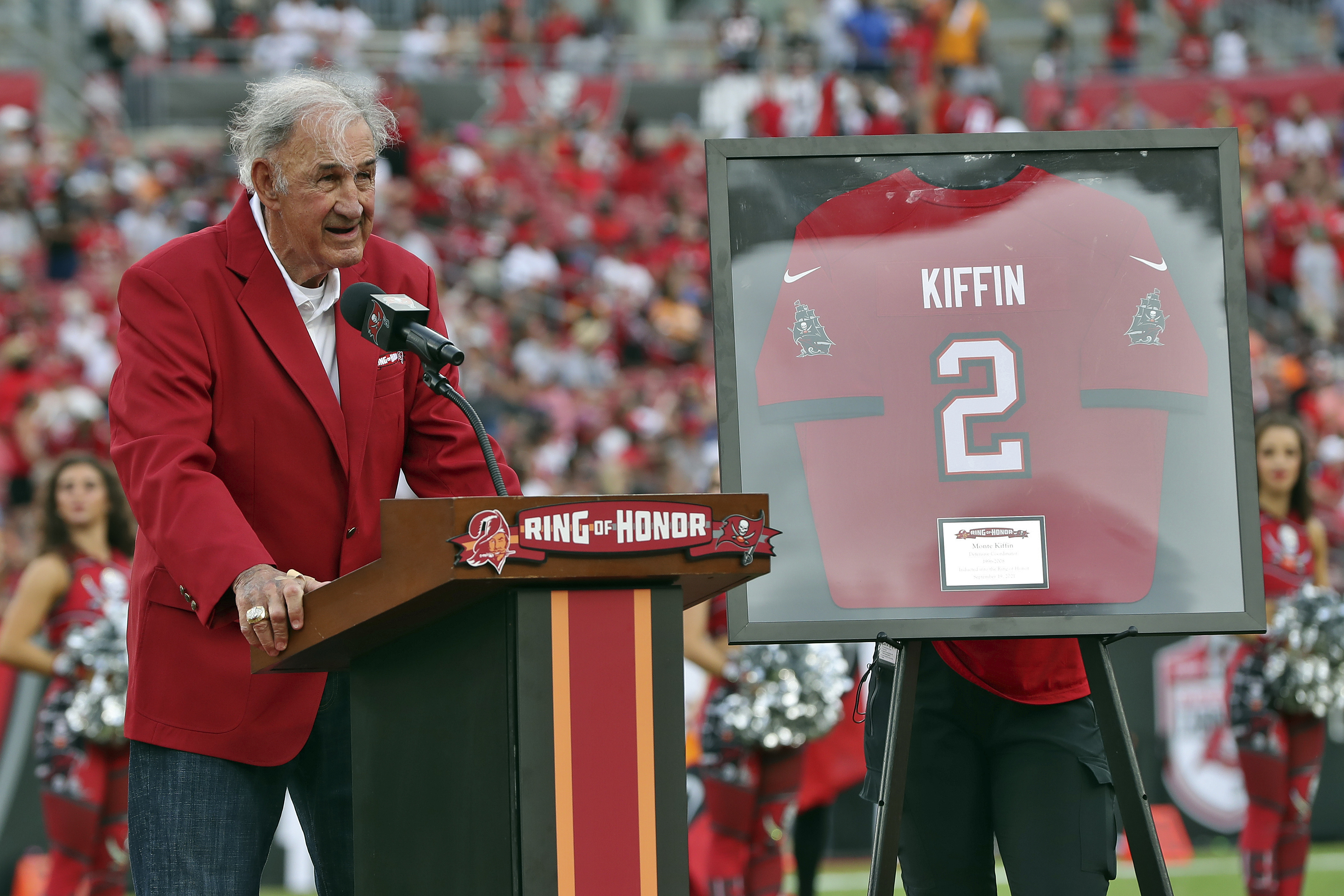 Mike Alstott and Doug Williams join Buccaneers Ring of Honor