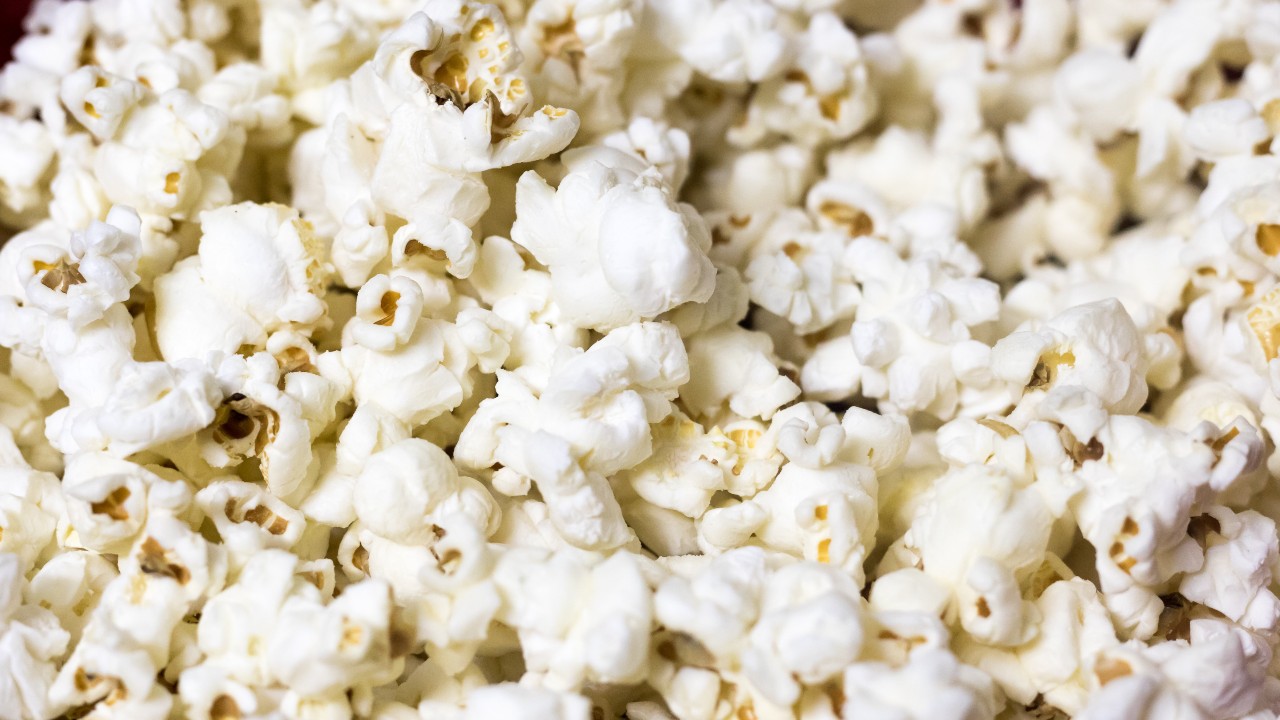 Is popcorn a healthy snack or not? Weighing the pros, cons