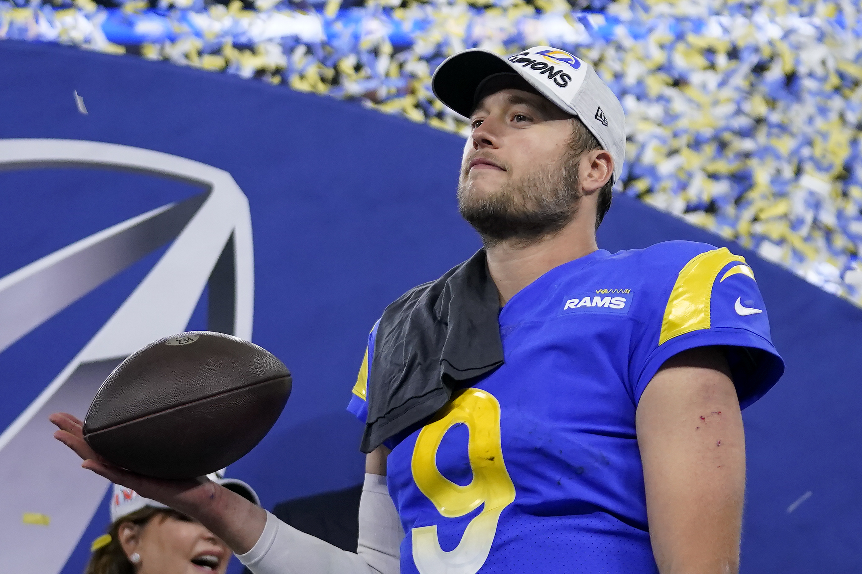 Matthew Stafford throws 3 TD passes, Rams edge Goff's Lions