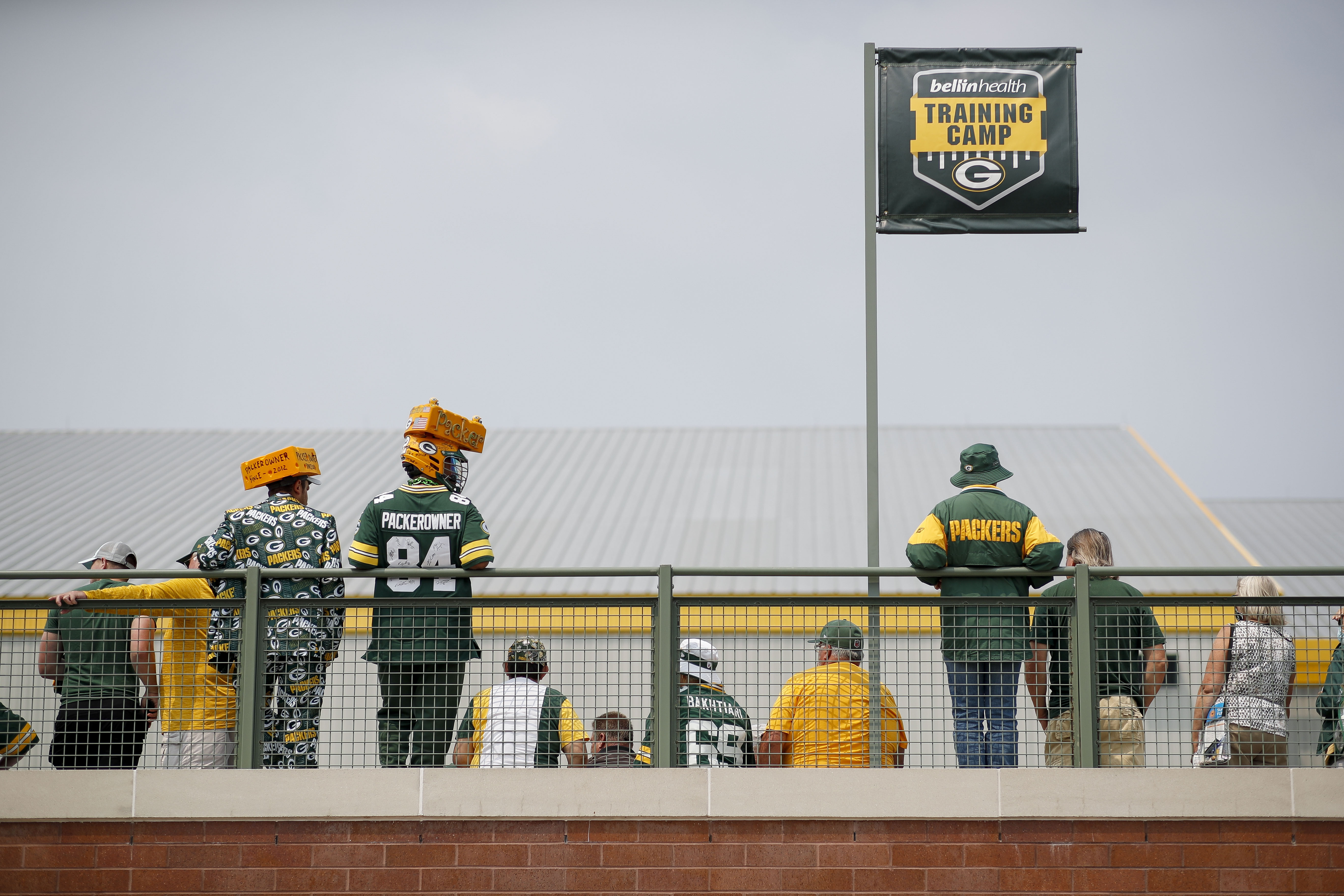 Family loans bikes for kids during Packers training camp bike ride