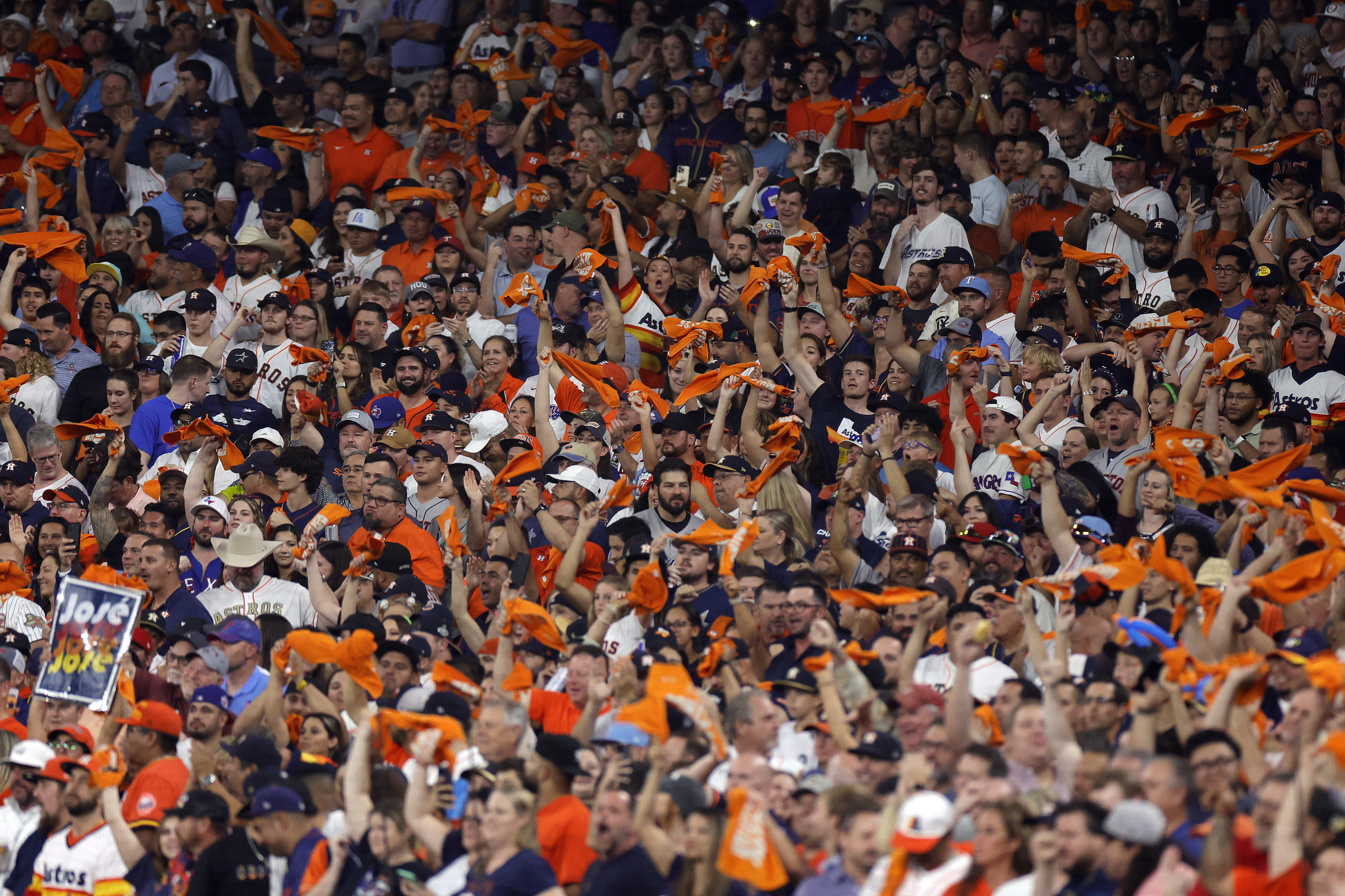 Giant crowd of Astros fans saving a woman's hat is Houston at its best