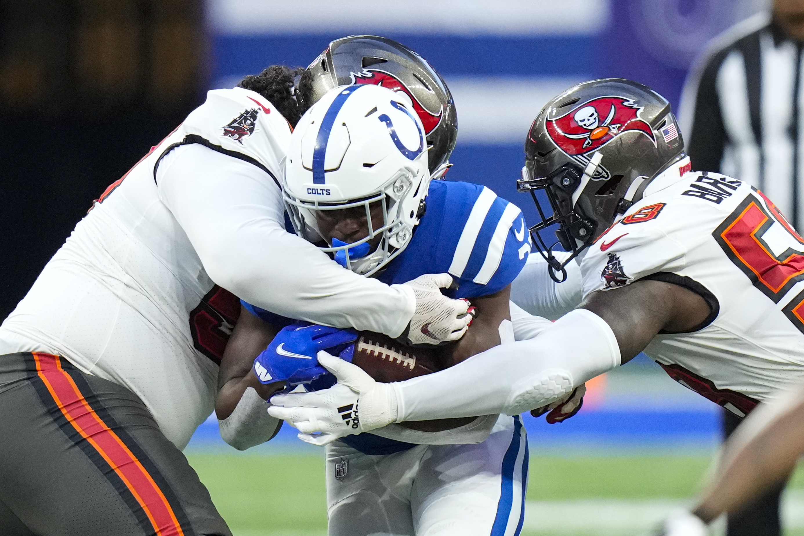 Tom Brady looks sharp, Colts backups prevail in preseason finale