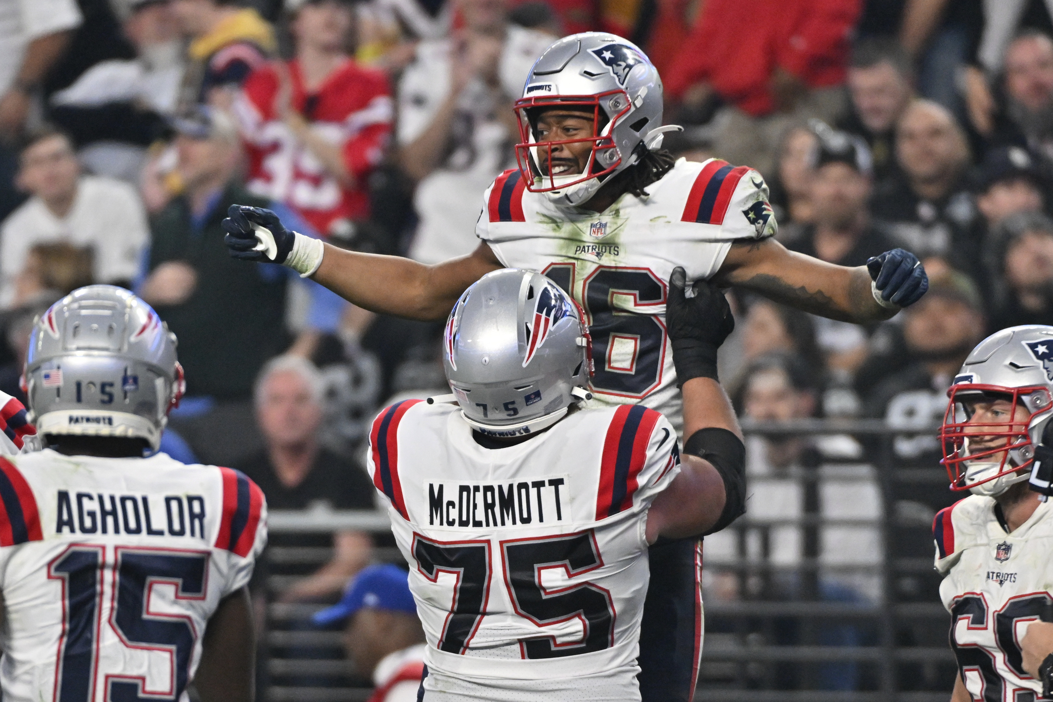 Chandler Jones snags lateral on wild final play as Las Vegas