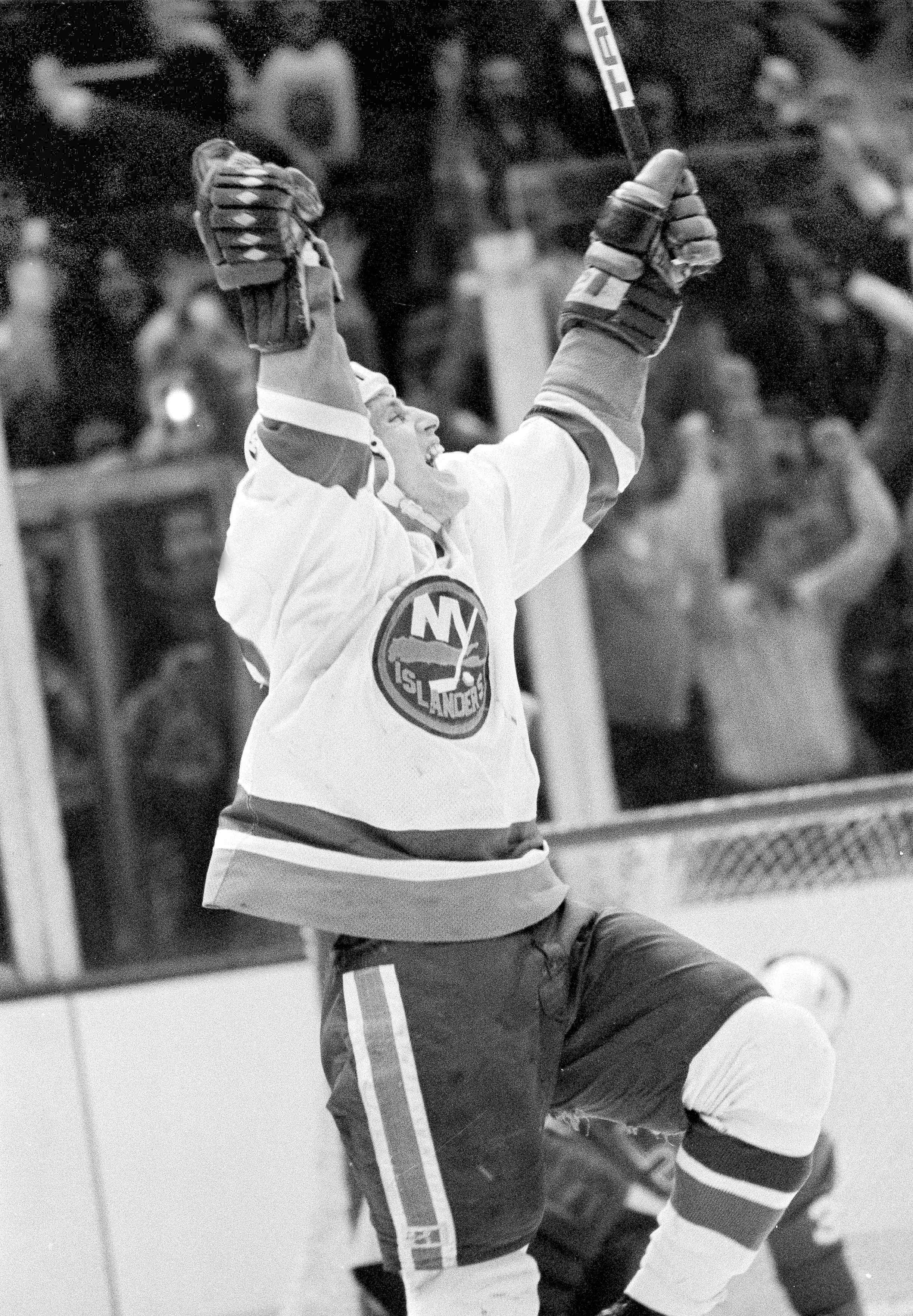 Hockey Digest - March 29, 1981 - Bryan Trottier scored his 100th point of  the season for the 4th straight year, as the New York Islanders tied an  NHL-record with their 8th