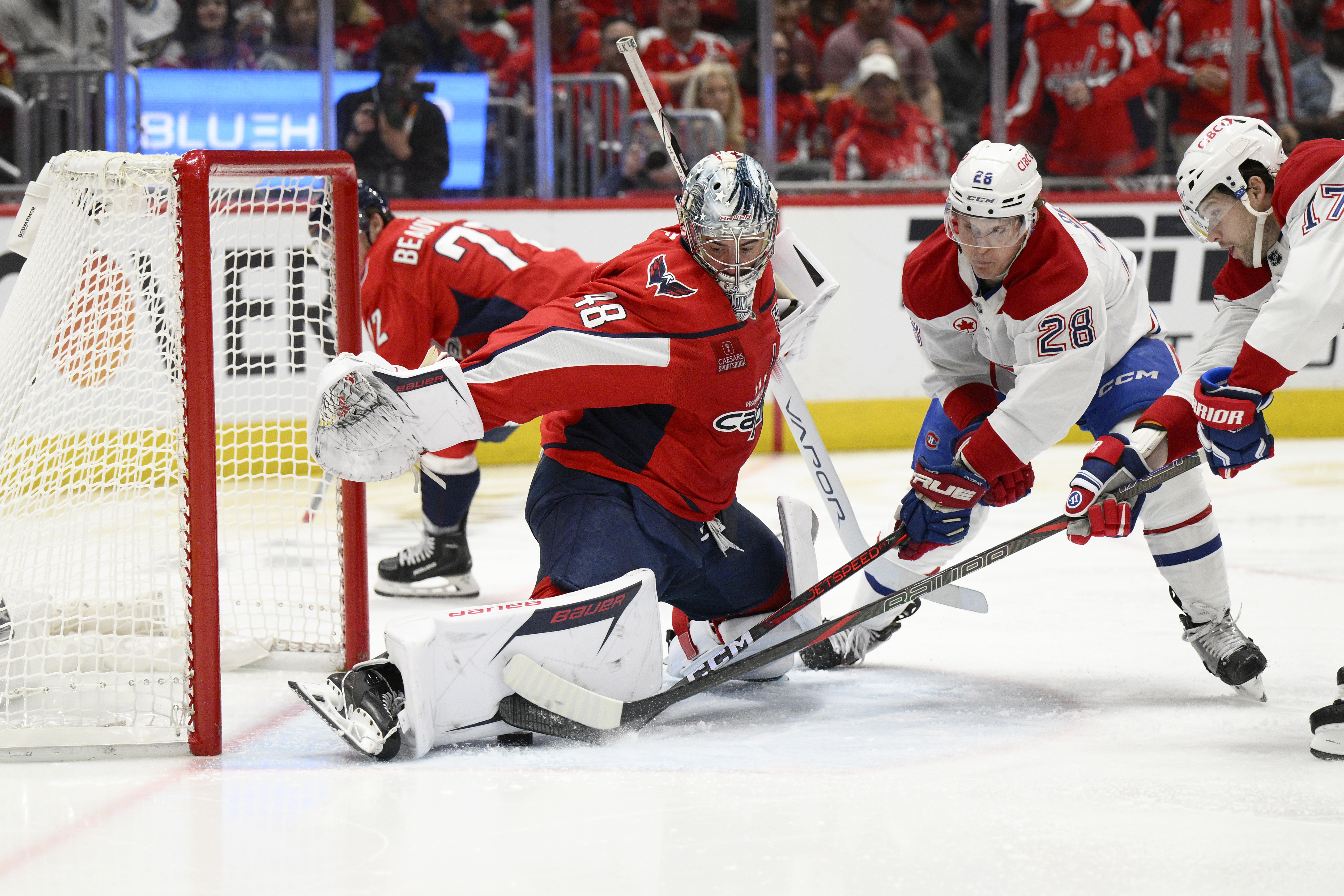 Thompson dazzles late as the Capitals beat the Canadiens in Game 2
